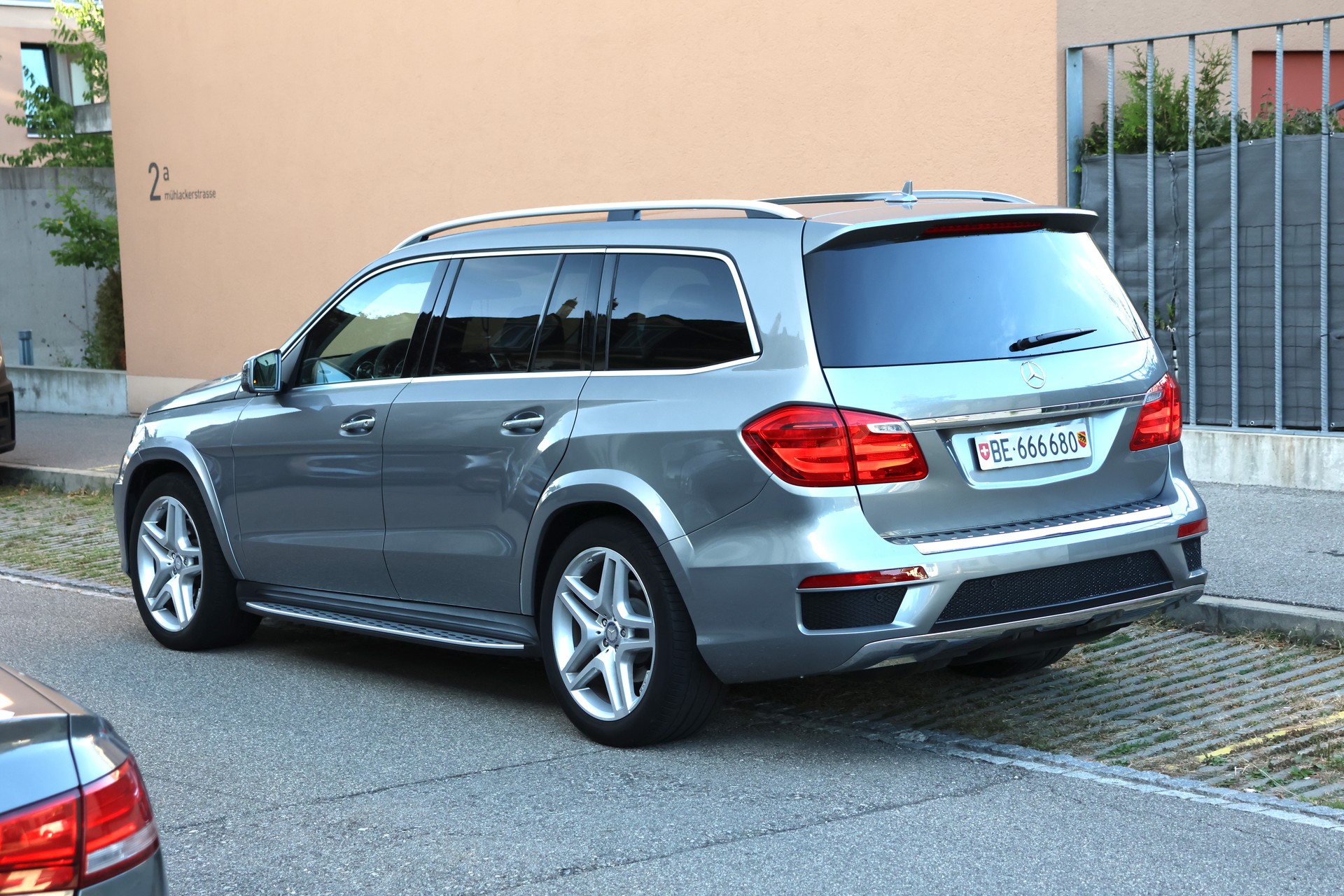 MERCEDES-BENZ GL 350 BlueTEC 4Matic 7G-TRONIC 7 SITZER (CH)-image-4