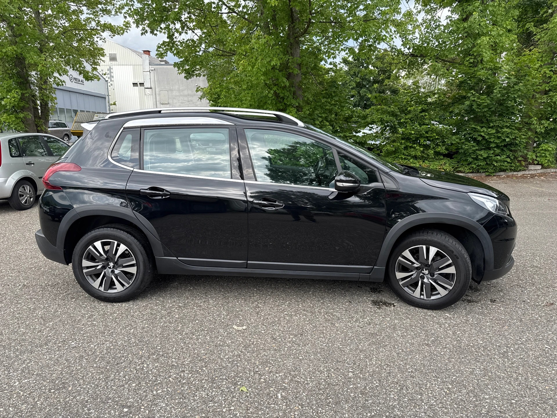 PEUGEOT 2008 1.5 BlueHDi Allure * Teil-Leder * Gr. Navi * Klima-auto * Tempomat * PDC H * Frisch Ab MFK-image-8