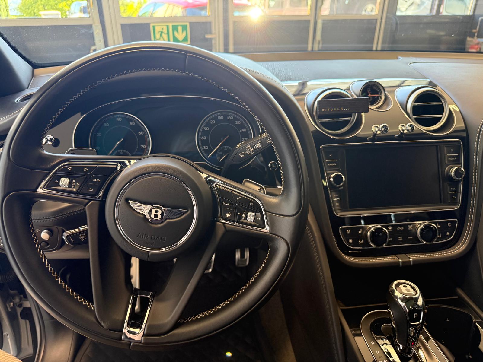 BENTLEY Bentayga W12-image-9