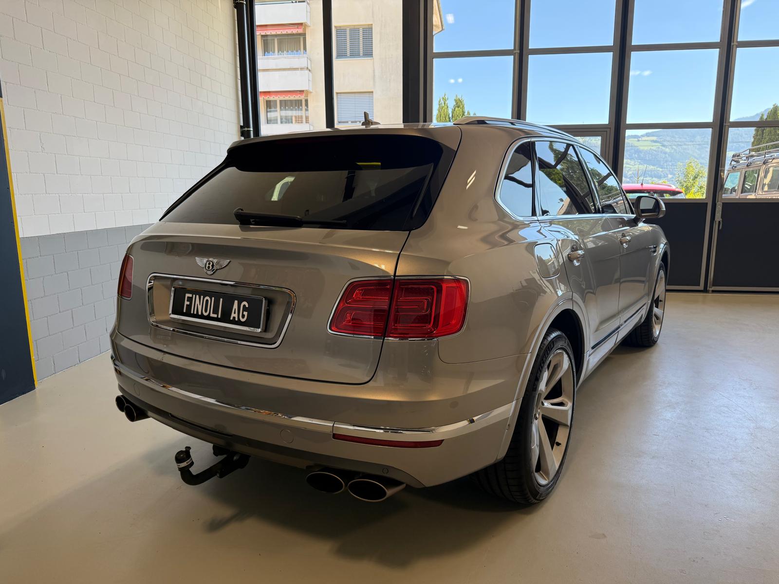 BENTLEY Bentayga W12-showroom-element-3