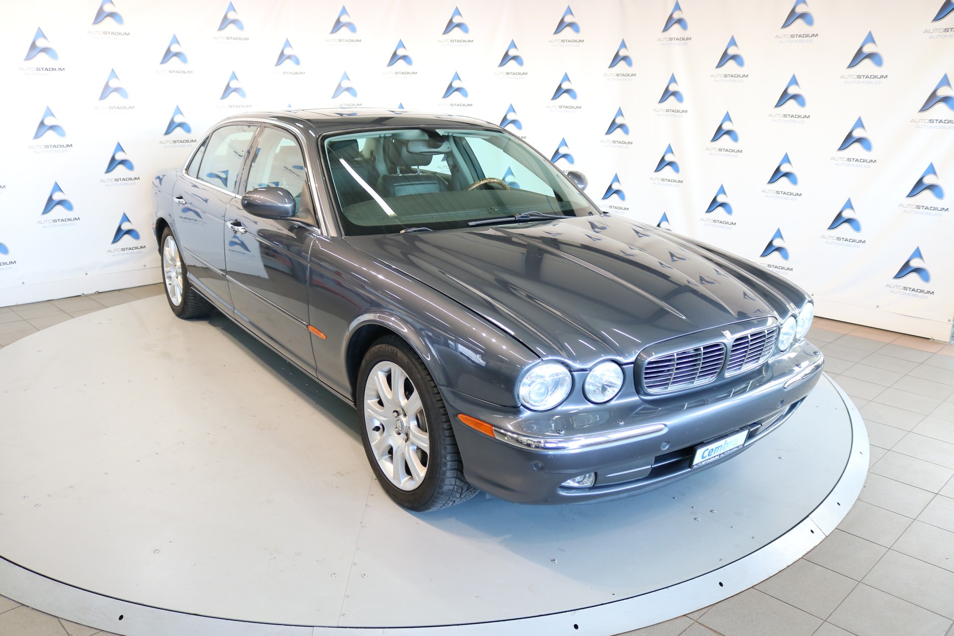 JAGUAR XJ8 LWB 4.2 V8 Executive-image-5