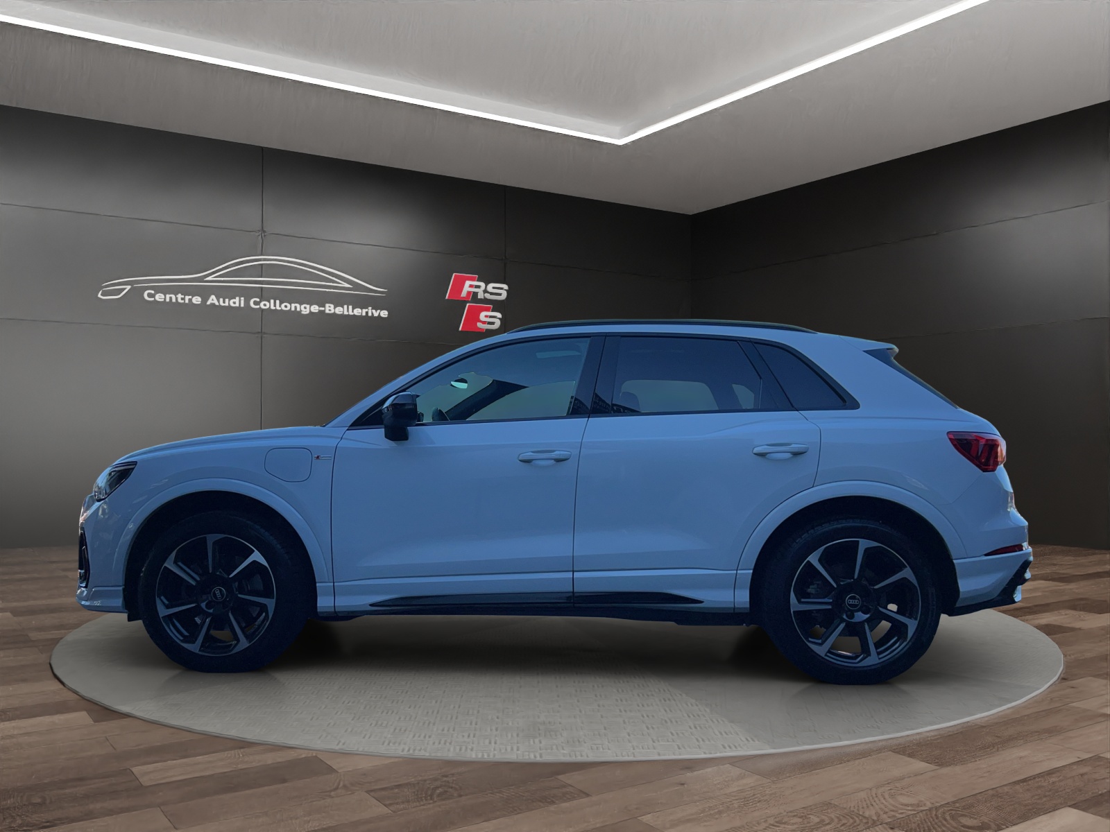 AUDI Q3 45 TFSI e S line S-tronic-showroom-element-2