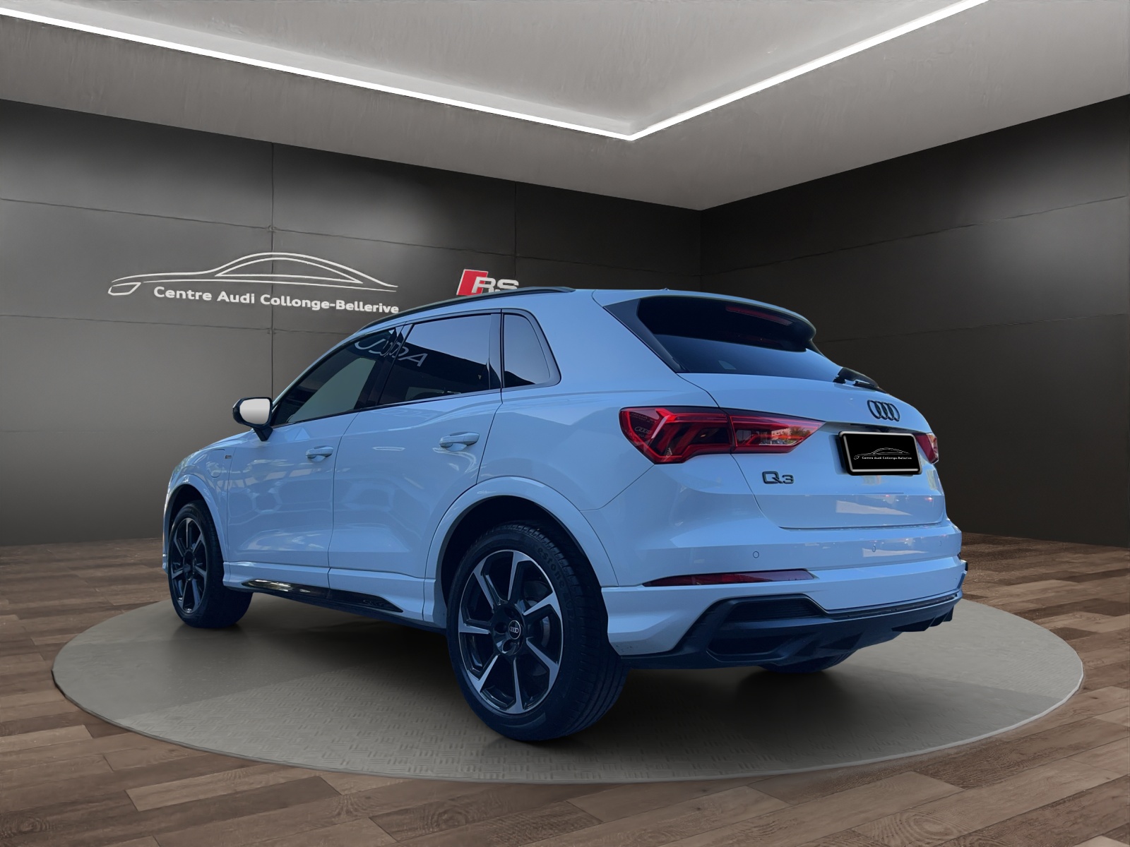 AUDI Q3 45 TFSI e S line S-tronic-showroom-element-3