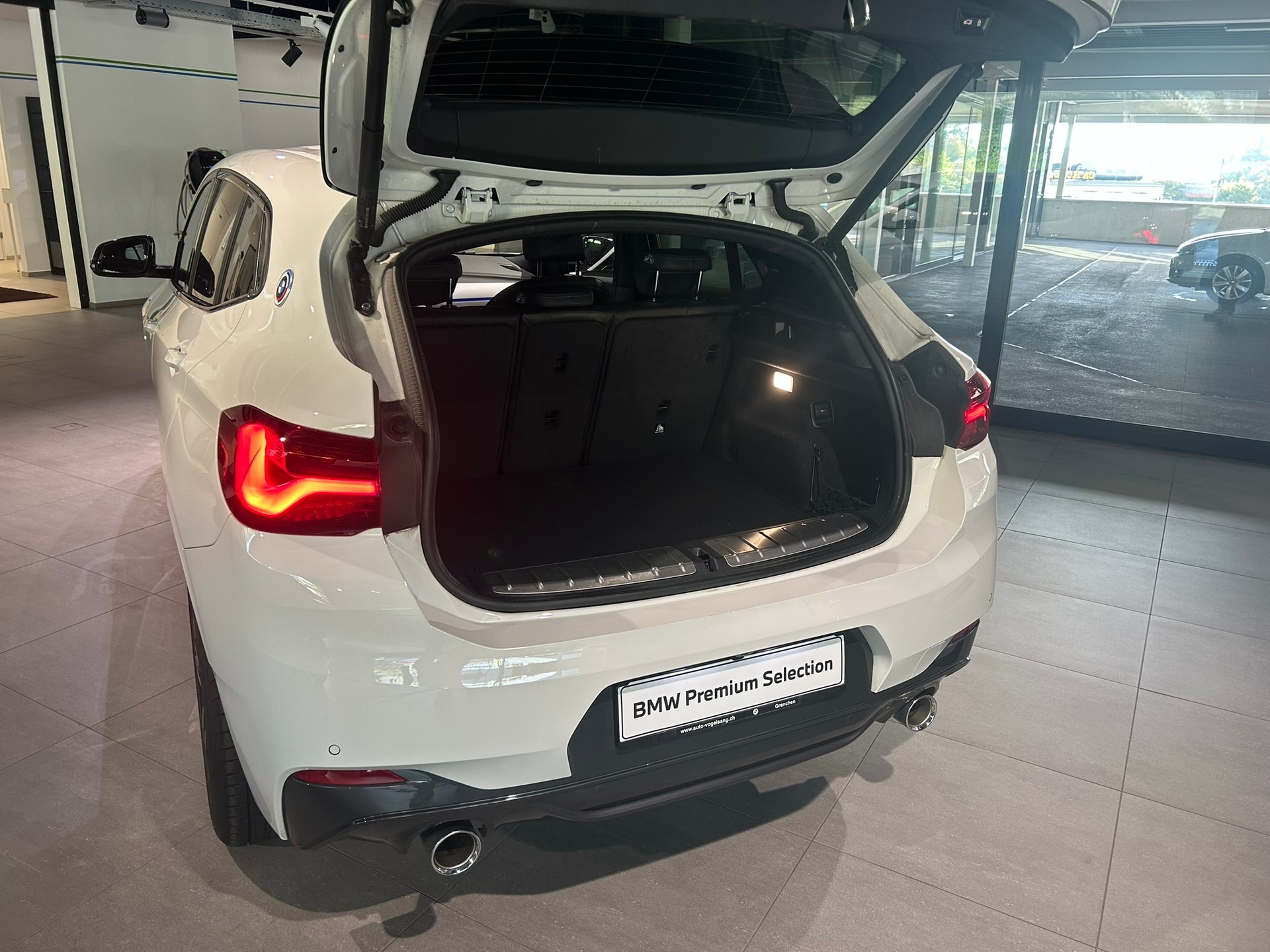 BMW X2 sDrive 18d M Sport Steptronic-image-12