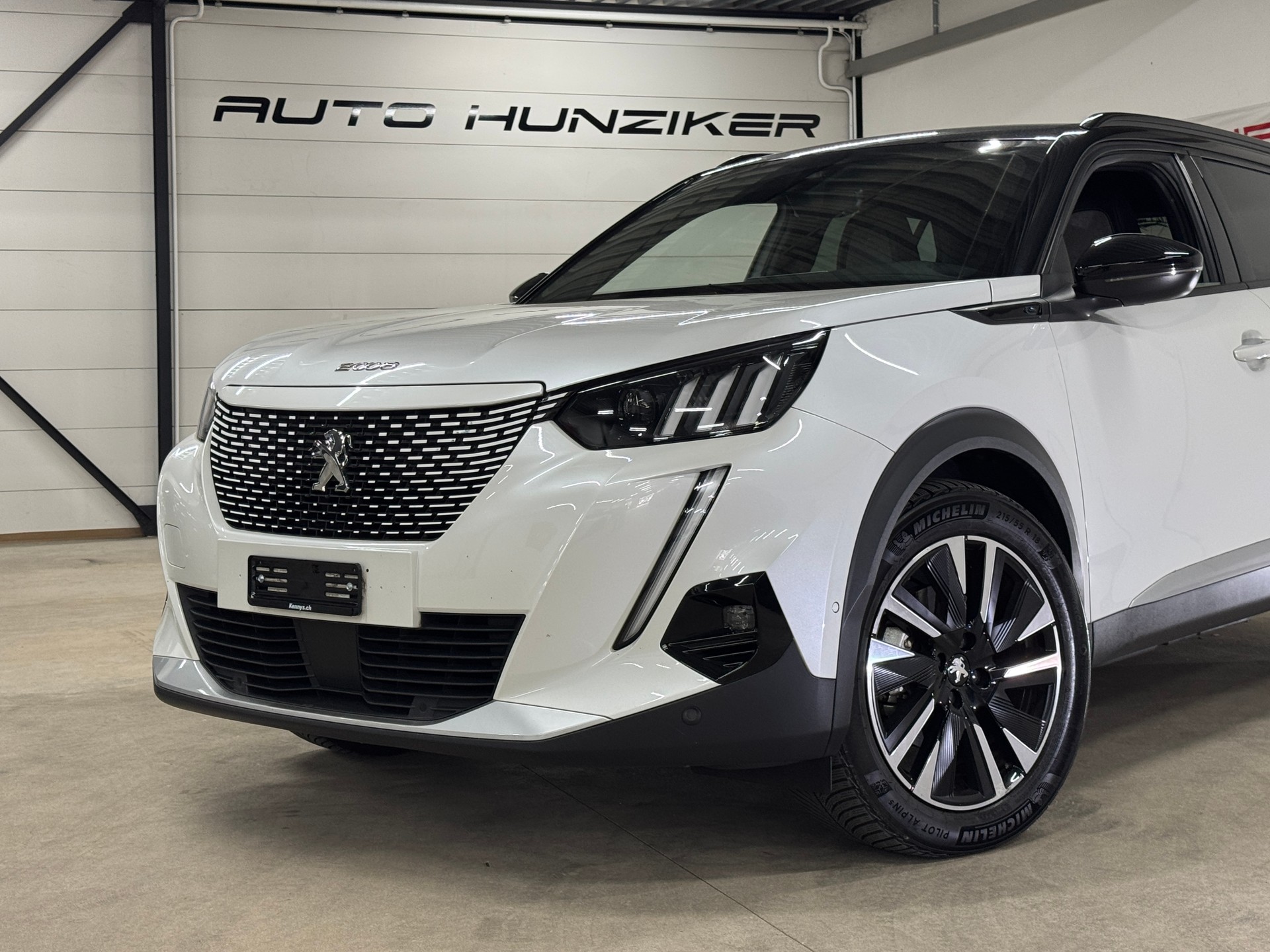 PEUGEOT 2008 e GT Pack-showroom-element-1