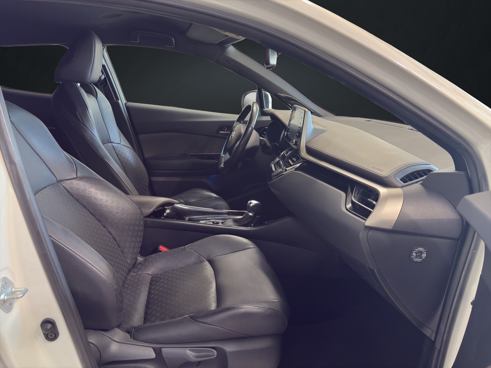 TOYOTA C-HR 1.8 HSD CVT Premium-image-10