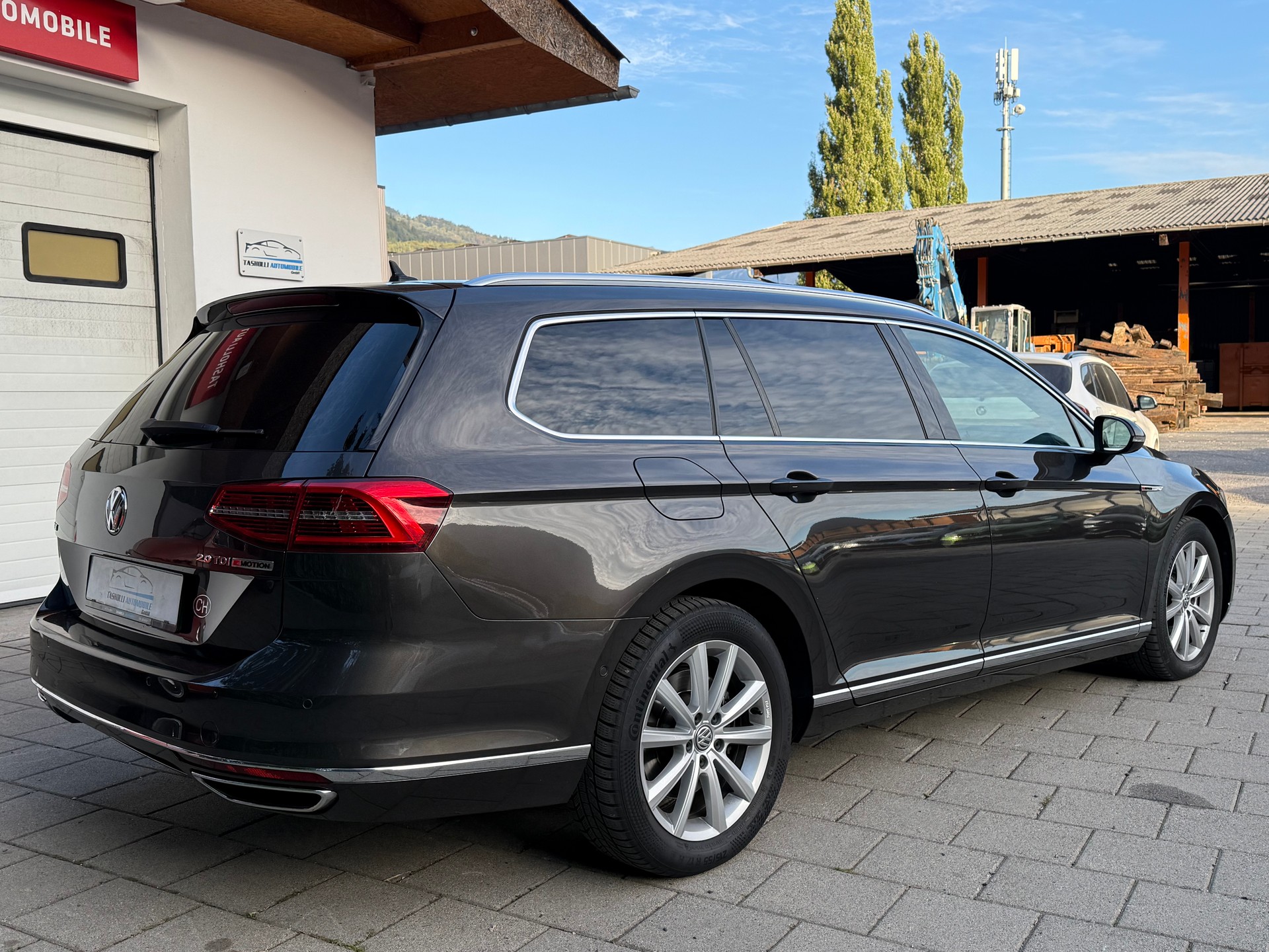 VW Passat Variant 2.0 TDI BMT High. DSG 4Motion-image-8