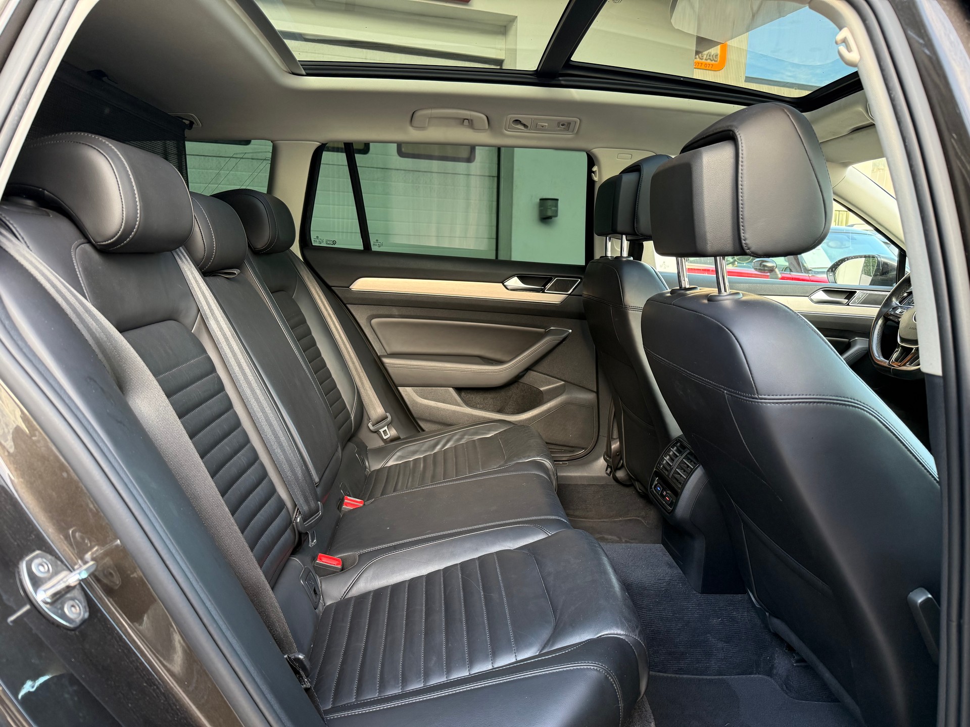 VW Passat Variant 2.0 TDI BMT High. DSG 4Motion-image-14