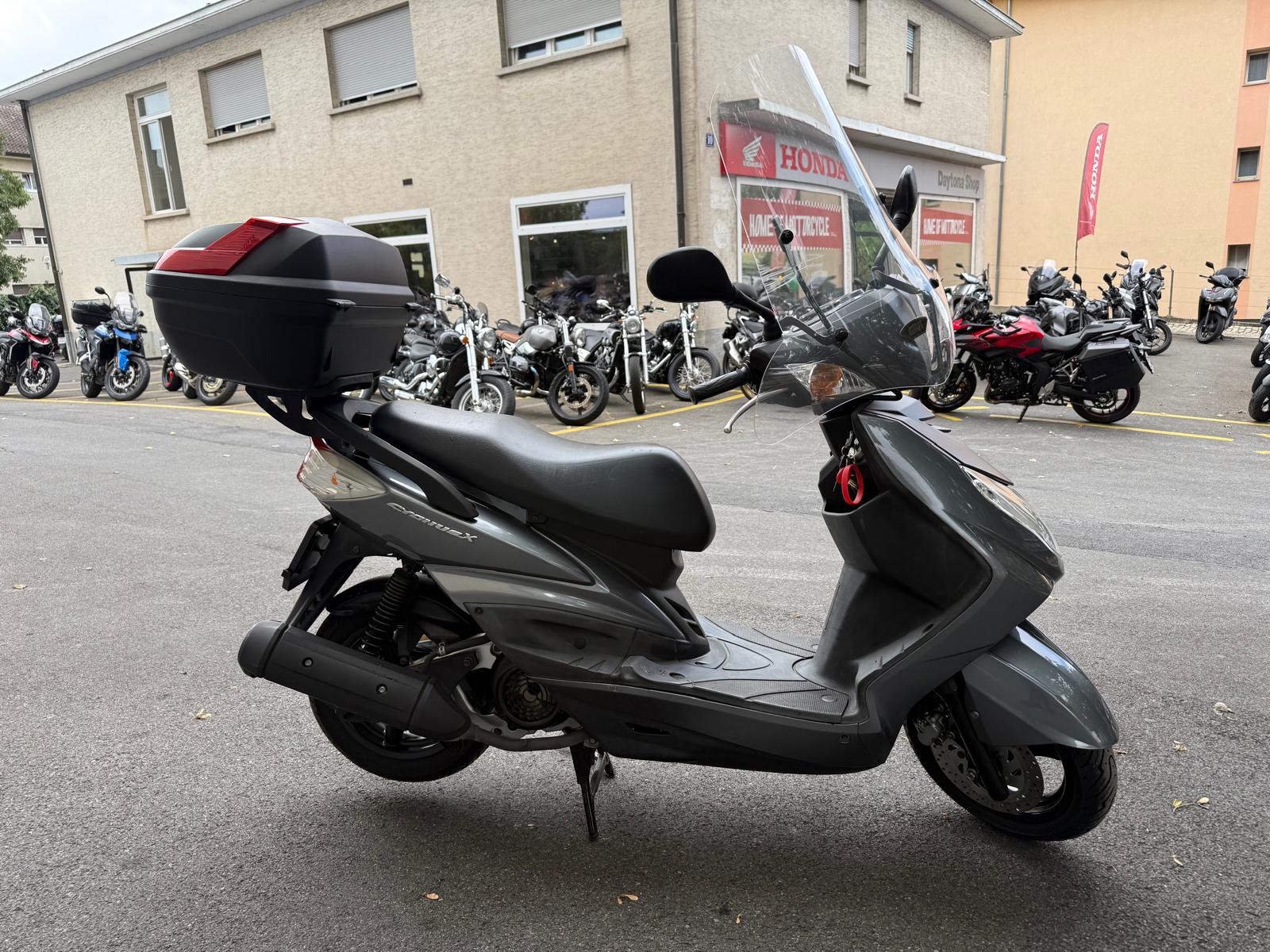 YAMAHA Cygnus XC 125 X Comfort Edition-showroom-element-3