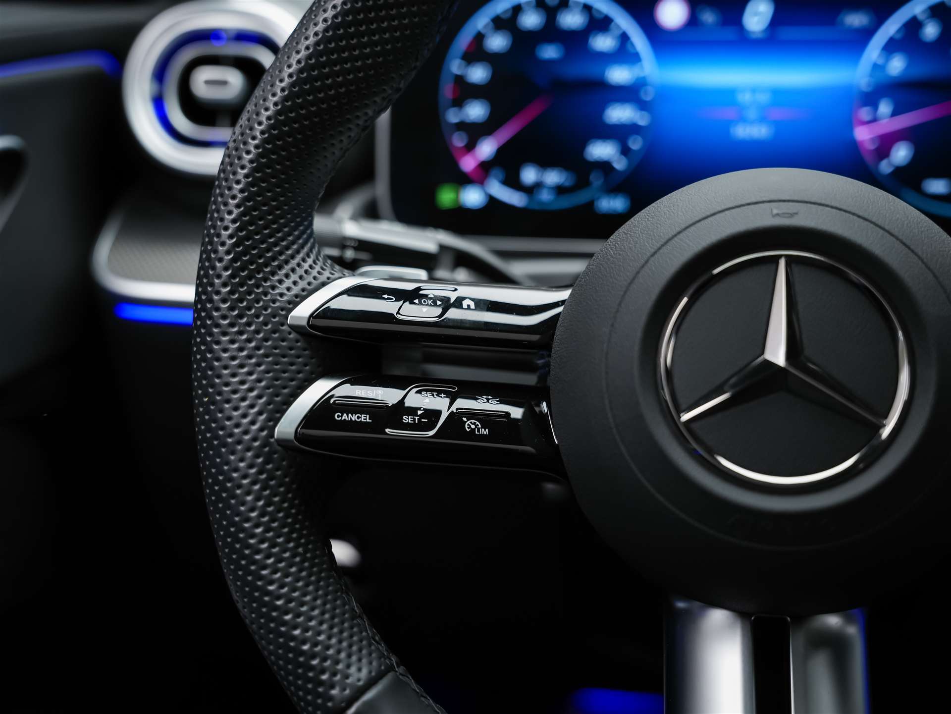 MERCEDES-BENZ CLE 200 Coupé AMG Line 9G-Tronic *Werksgarantie*Panorama*Lenkradheizung*-image-25