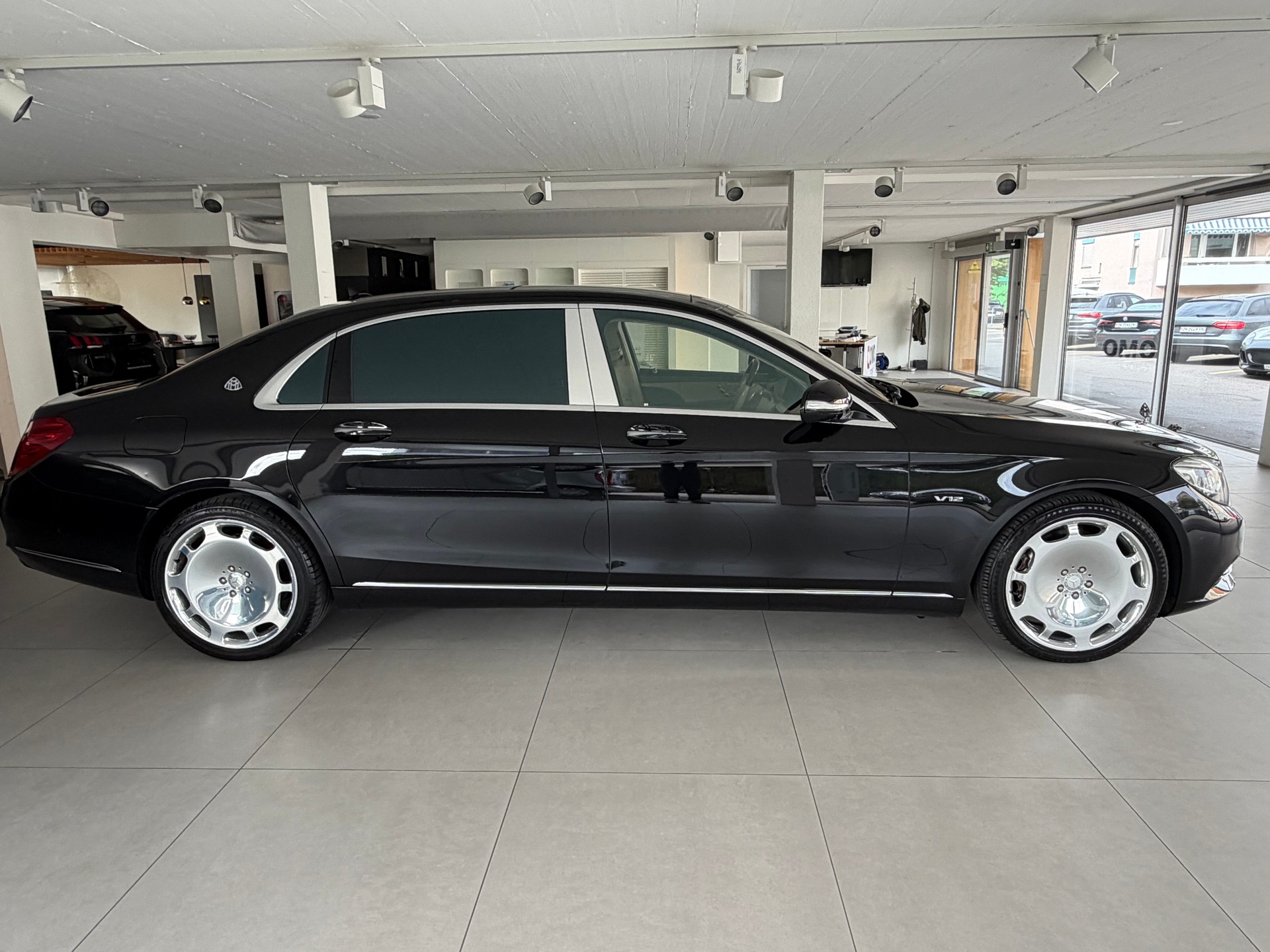 MERCEDES-BENZ S 600 Maybach 7G-Tronic-showroom-element-3