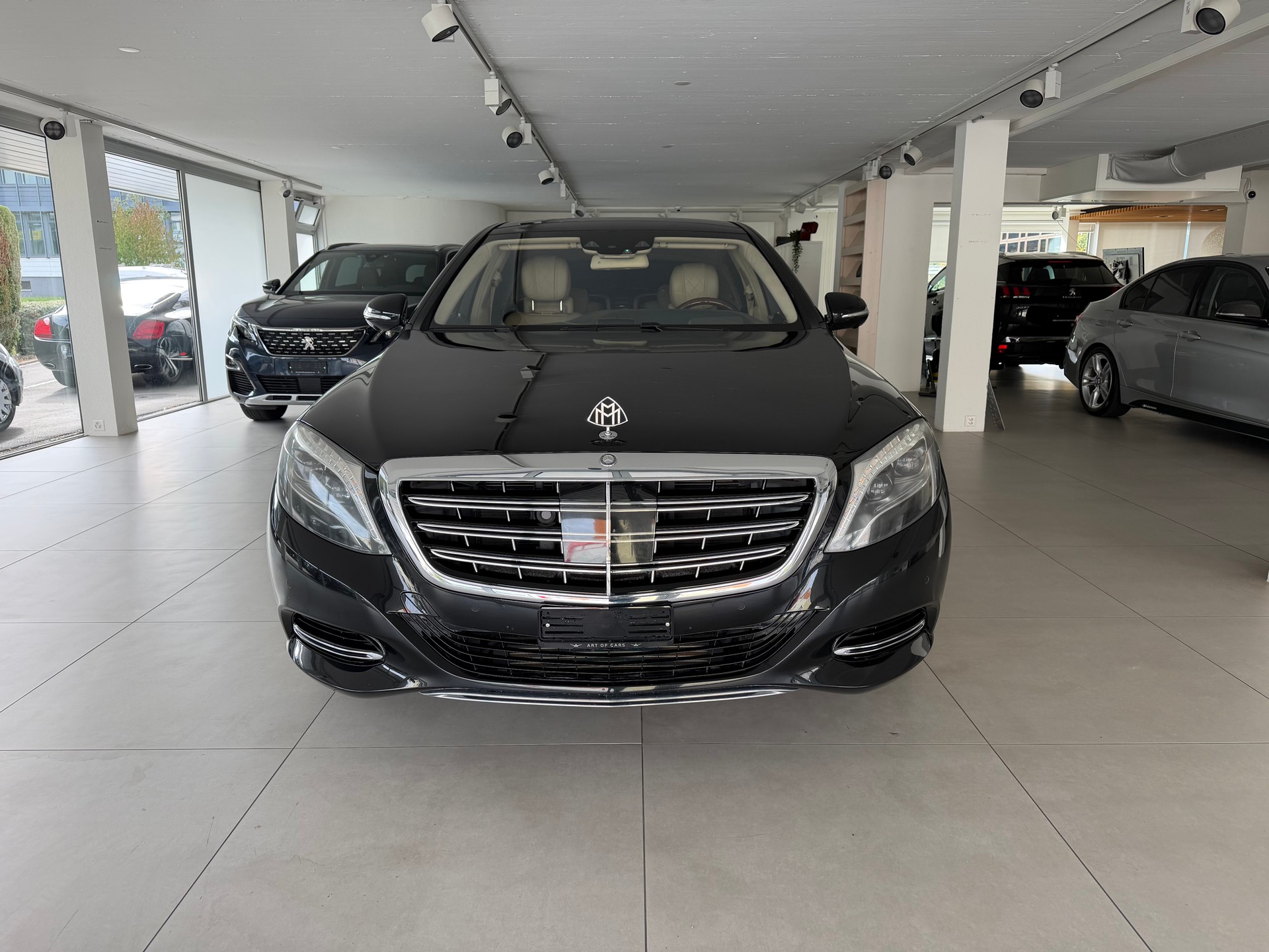 MERCEDES-BENZ S 600 Maybach 7G-Tronic-showroom-element-2