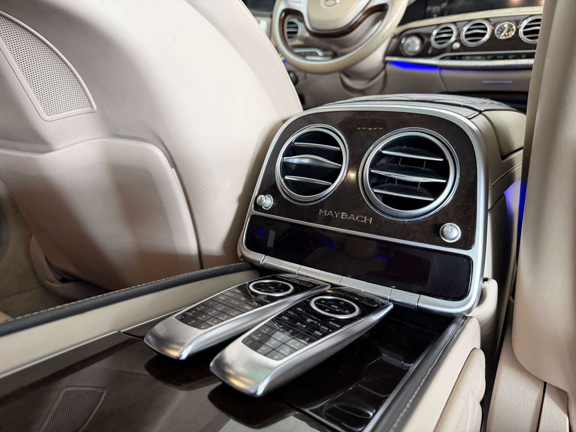 MERCEDES-BENZ S 600 Maybach 7G-Tronic-image-21