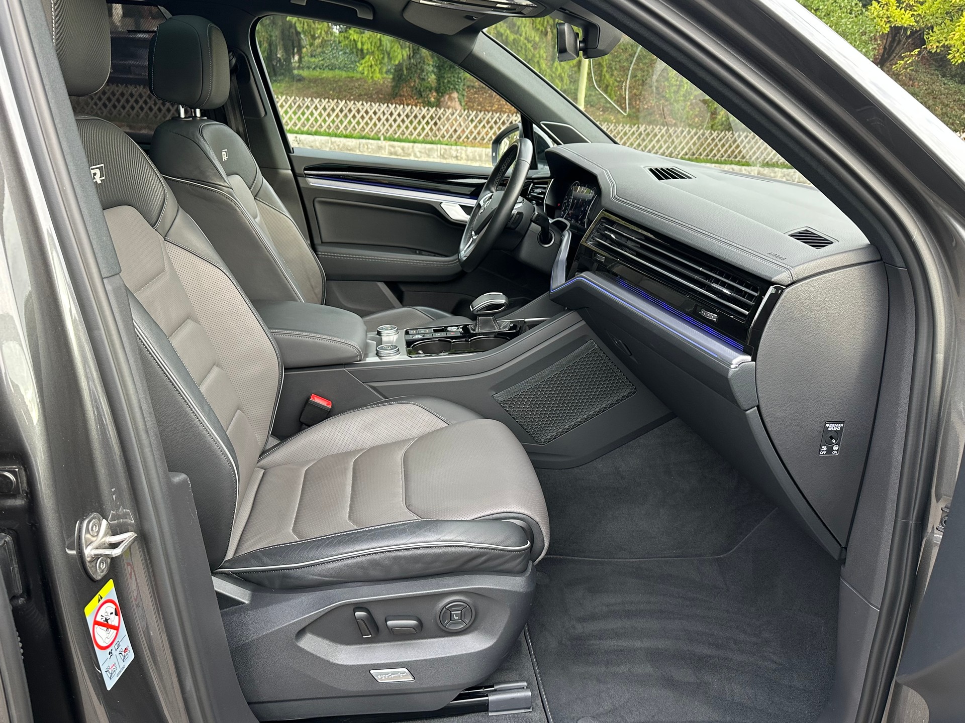 VW Touareg 4.0 V8 TDI R-Line Tiptronic-image-12