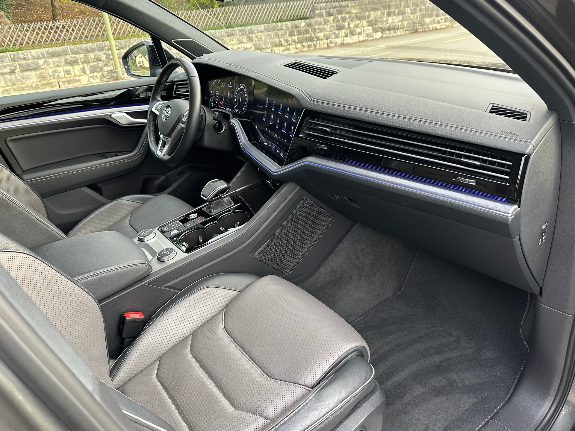 VW Touareg 4.0 V8 TDI R-Line Tiptronic-image-11