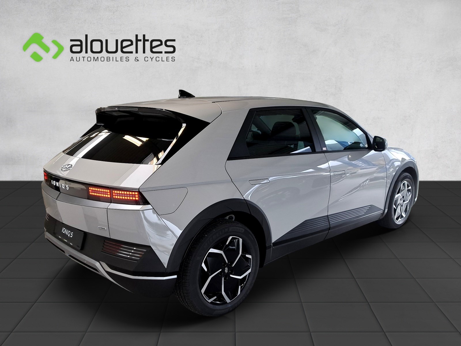 HYUNDAI Ioniq 5 77kWh Origo 4WD-image-4