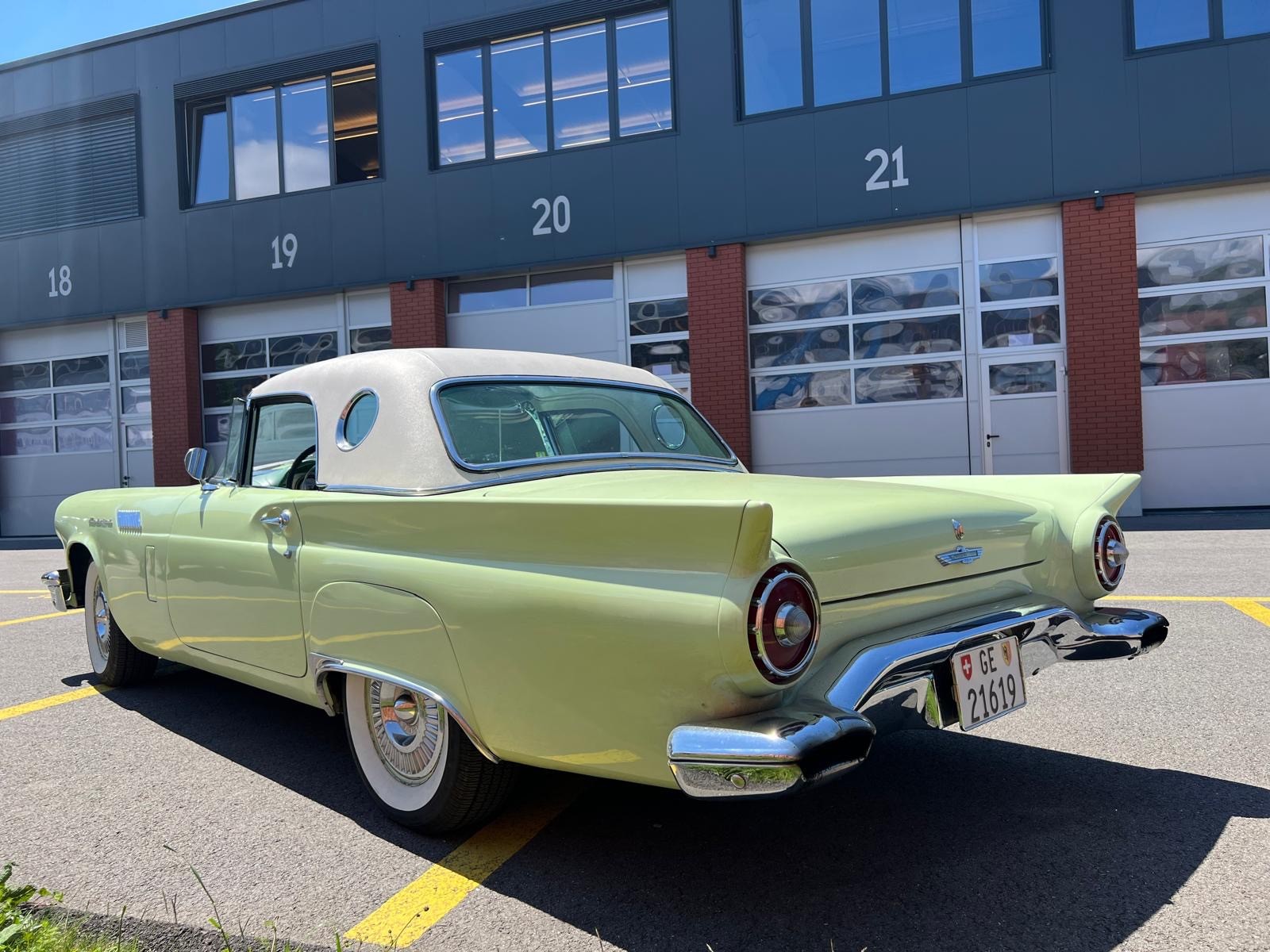 FORD Thunderbird-image-3