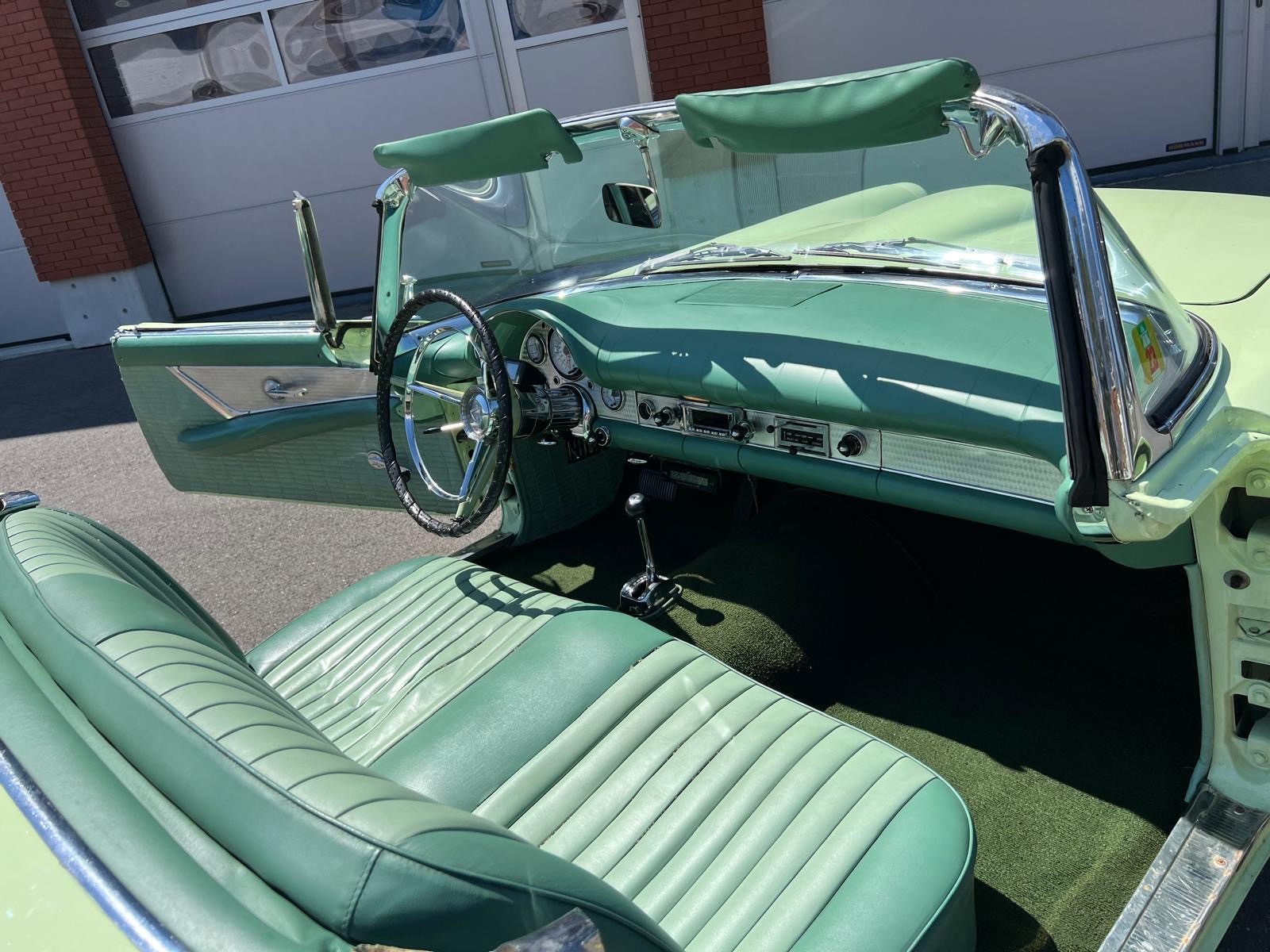 FORD Thunderbird-image-8
