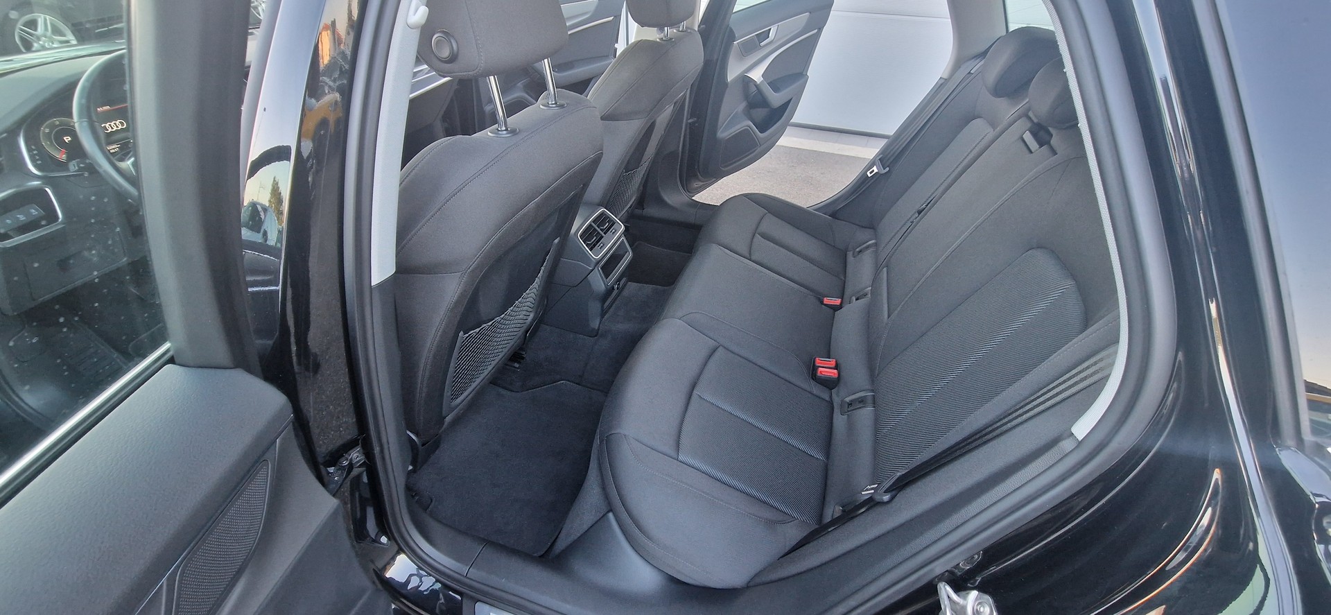AUDI A6 Avant 40 TDI quattro S-tronic-image-9