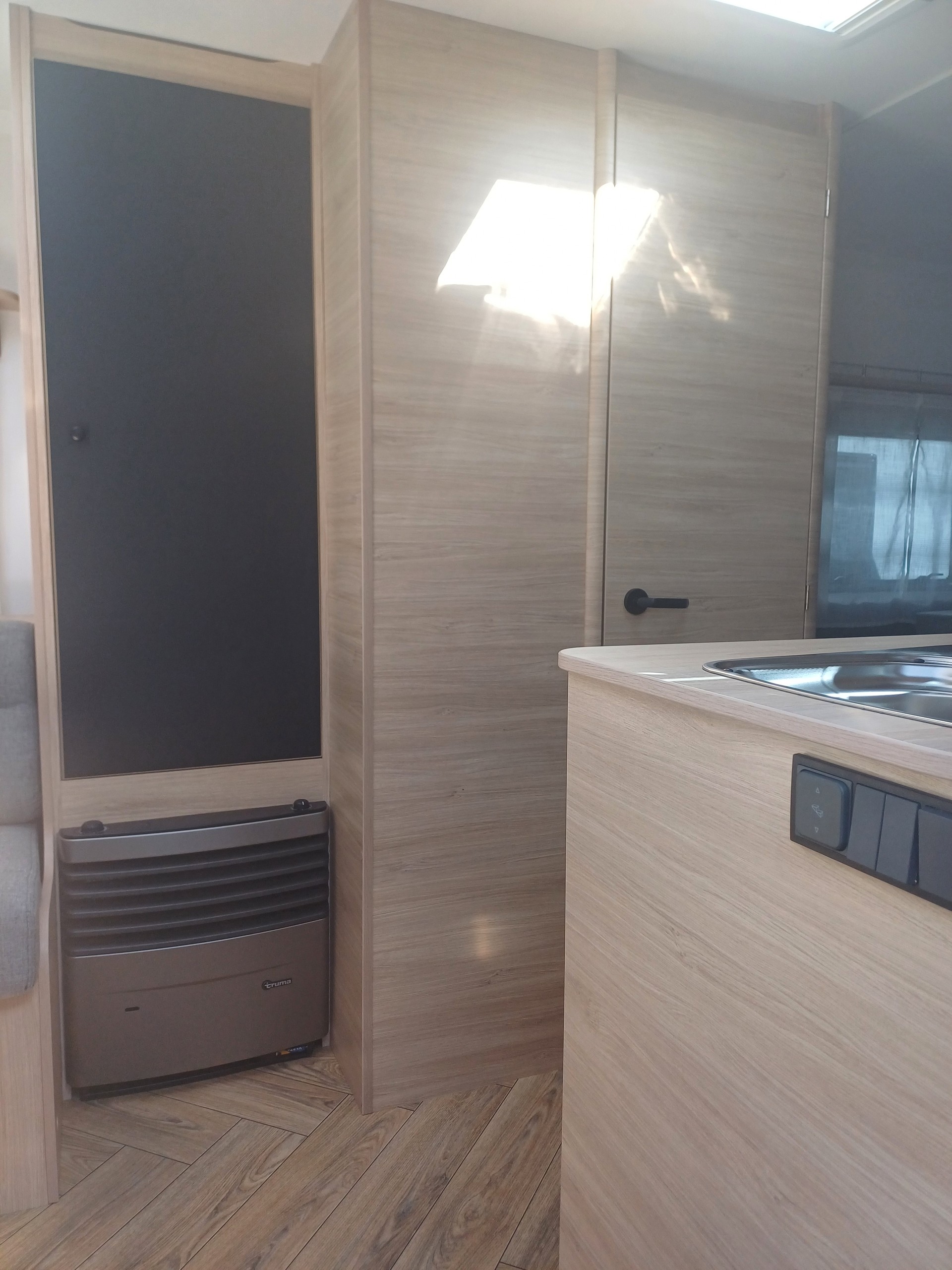 CARAVELAIR Sport Line 492-image-6