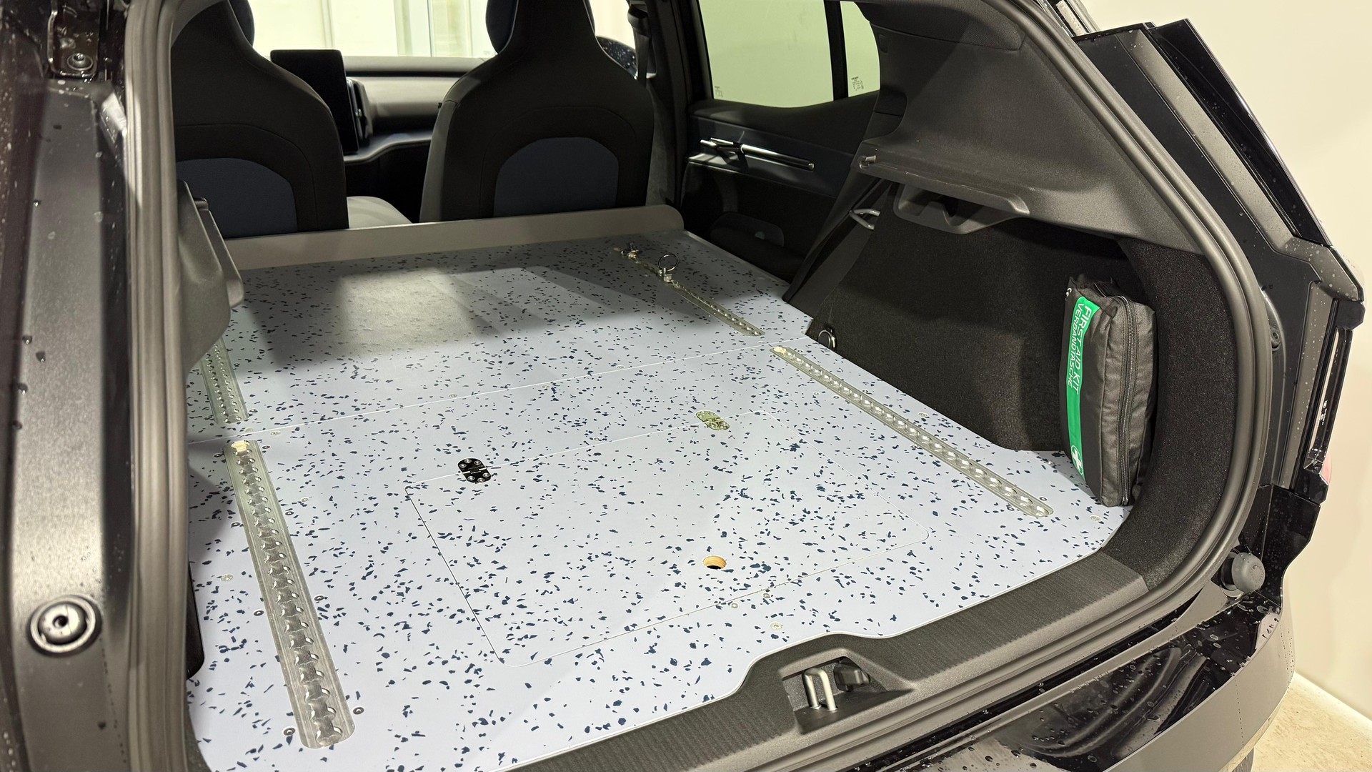 VOLVO EX 30 E60 Twin Plus Performance-image-9