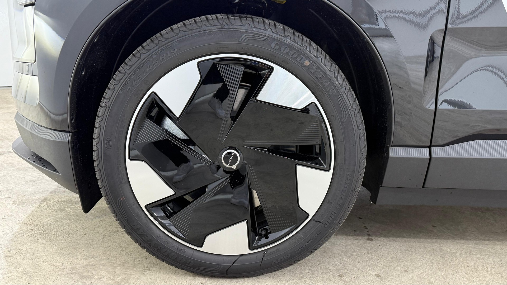 VOLVO EX 30 E60 Twin Plus Performance-image-7