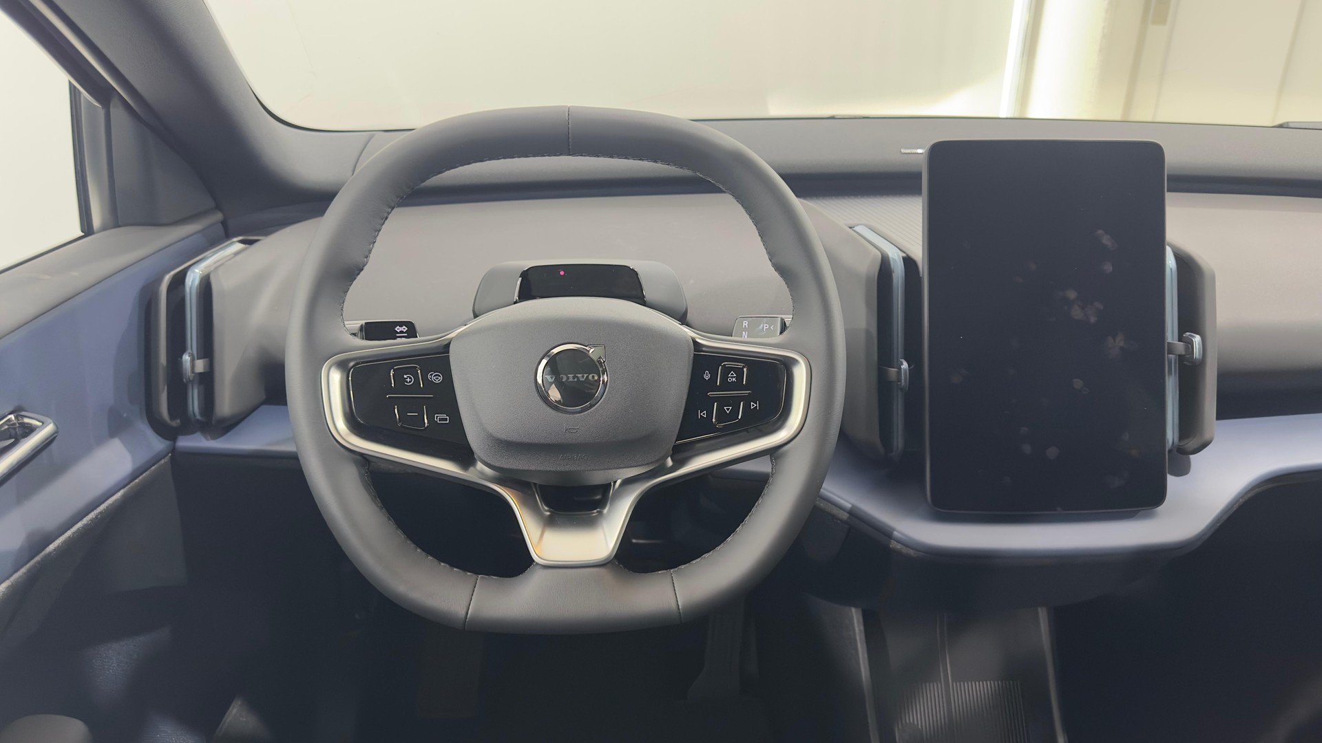 VOLVO EX 30 E60 Twin Plus Performance-image-12