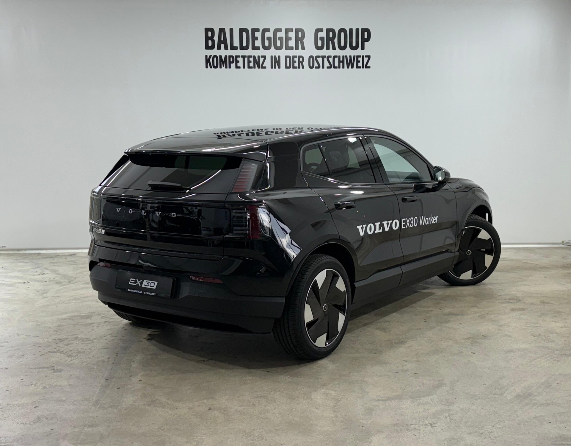 VOLVO EX 30 E60 Twin Plus Performance-showroom-element-2