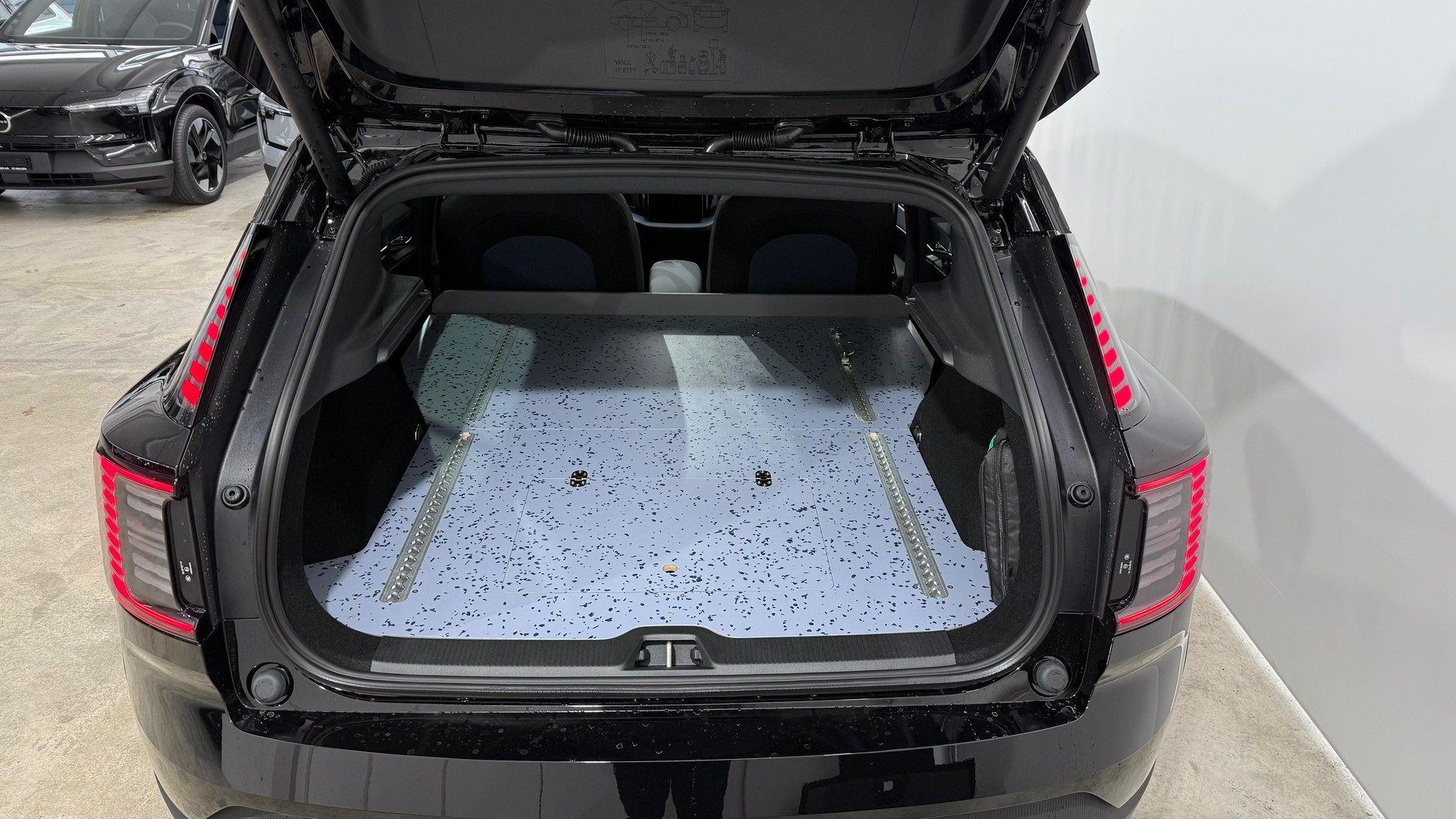 VOLVO EX 30 E60 Twin Plus Performance-image-8