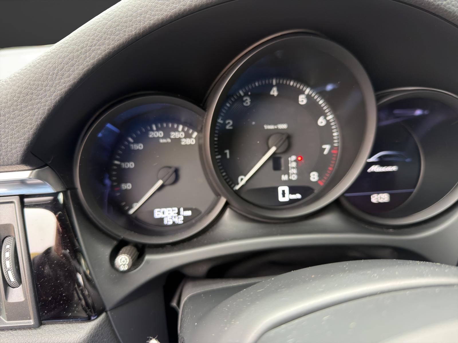 PORSCHE Macan PDK-image-12