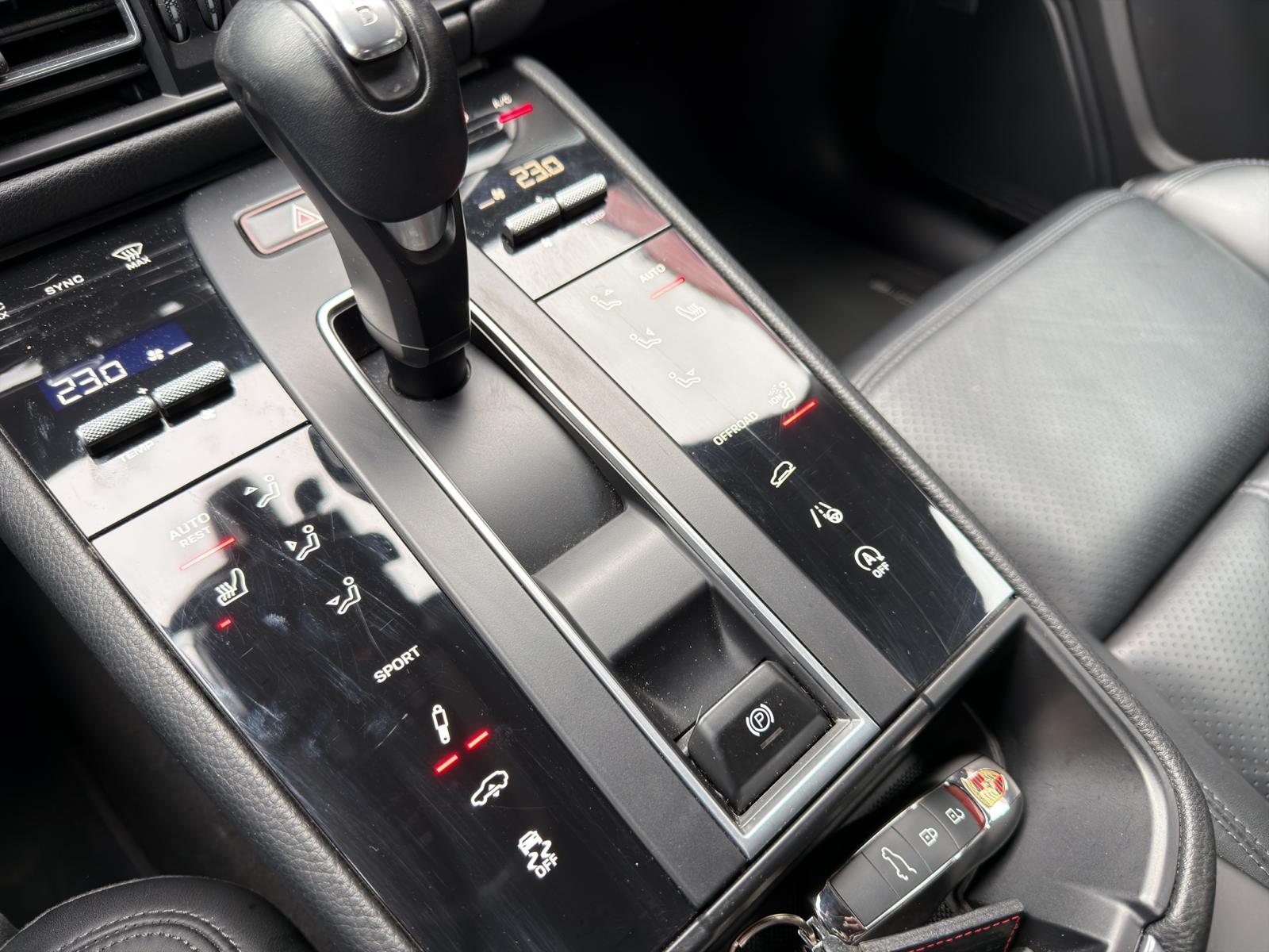 PORSCHE Macan PDK-image-11