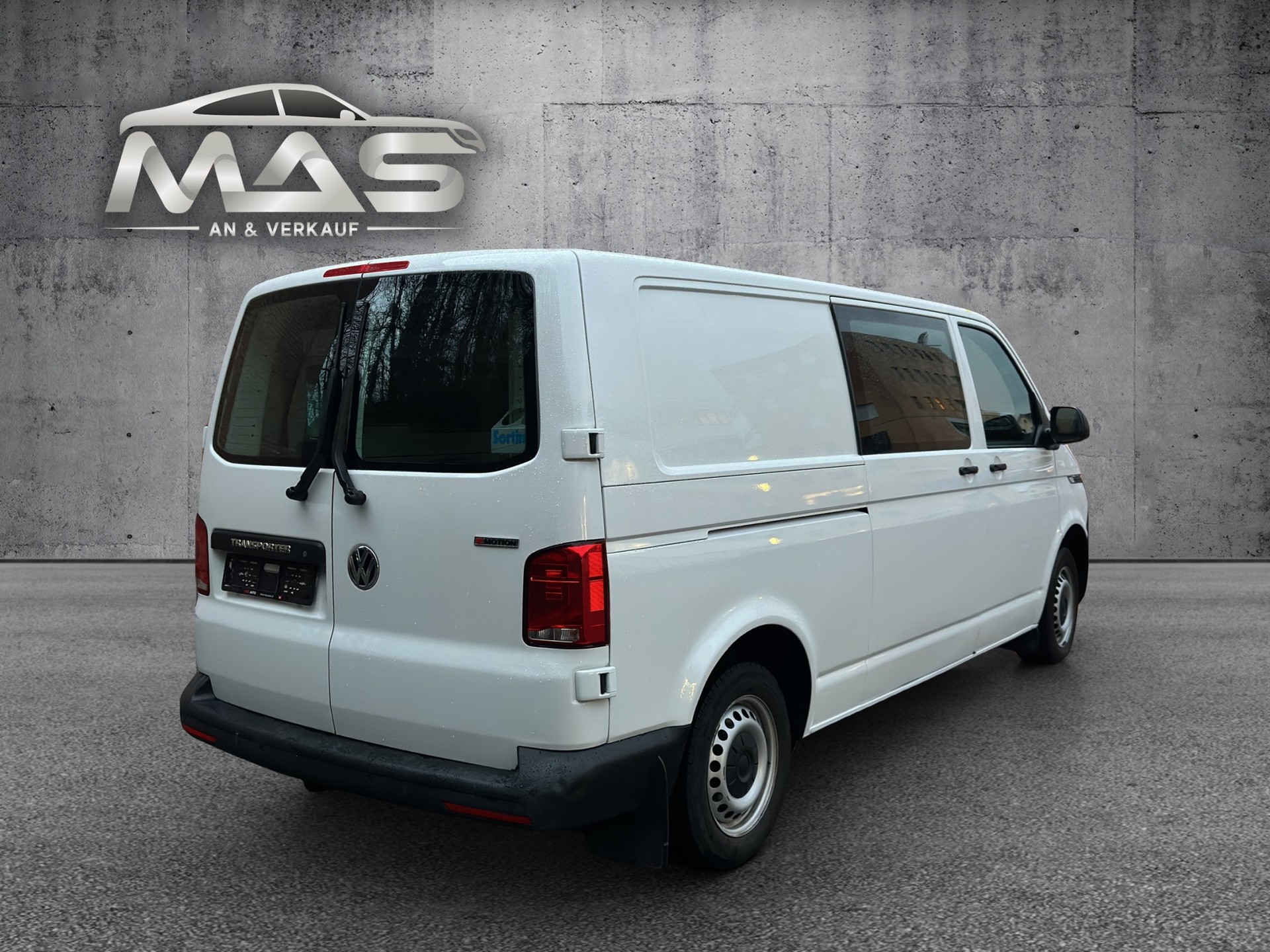VW T6.1 2.0 TDI 4Motion DSG-image-5