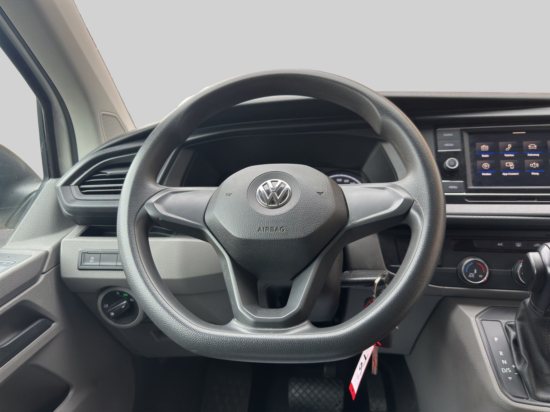 VW T6.1 2.0 TDI 4Motion DSG-image-9