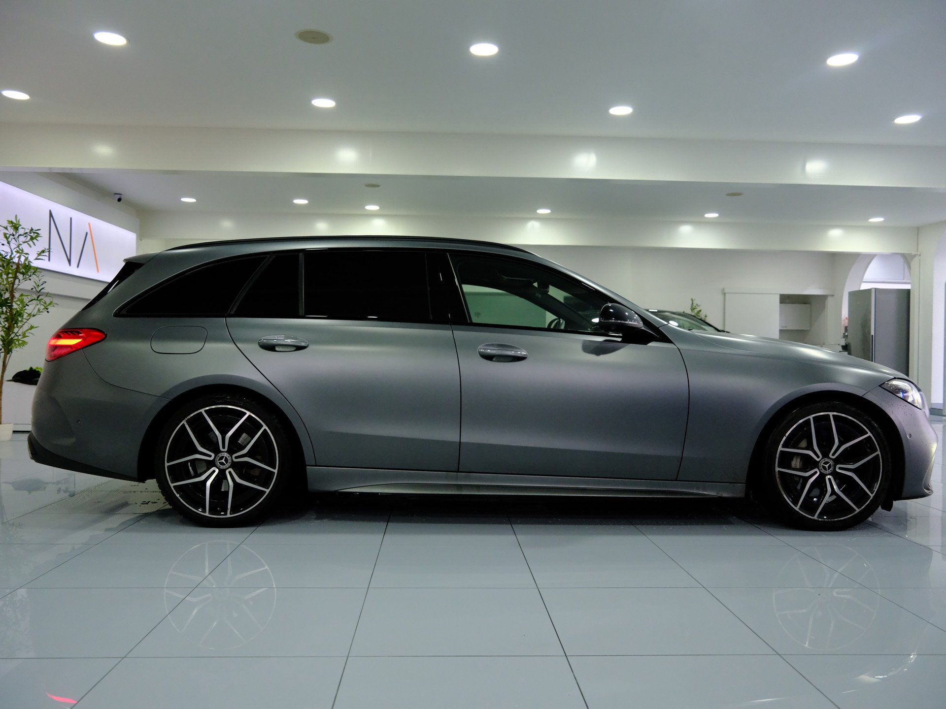 MERCEDES-BENZ C 220 d T 4Matic AMG Line-image-7