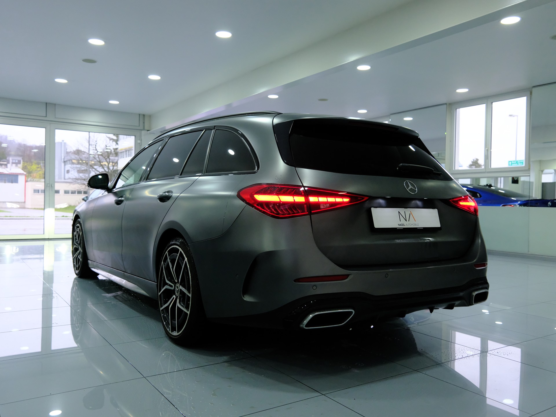 MERCEDES-BENZ C 220 d T 4Matic AMG Line-image-4