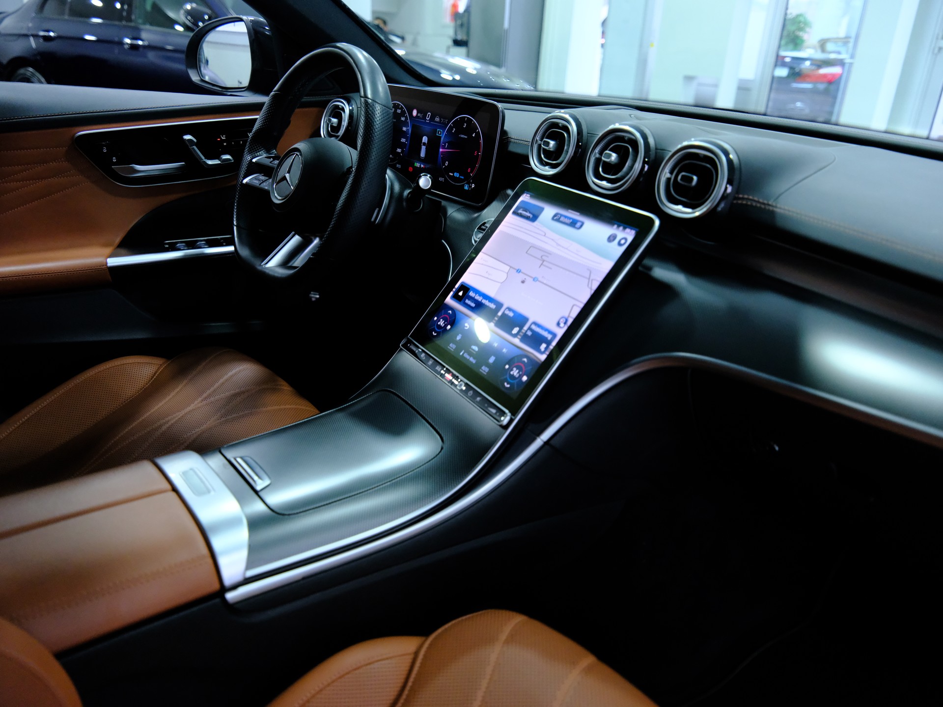 MERCEDES-BENZ C 220 d T 4Matic AMG Line-image-13