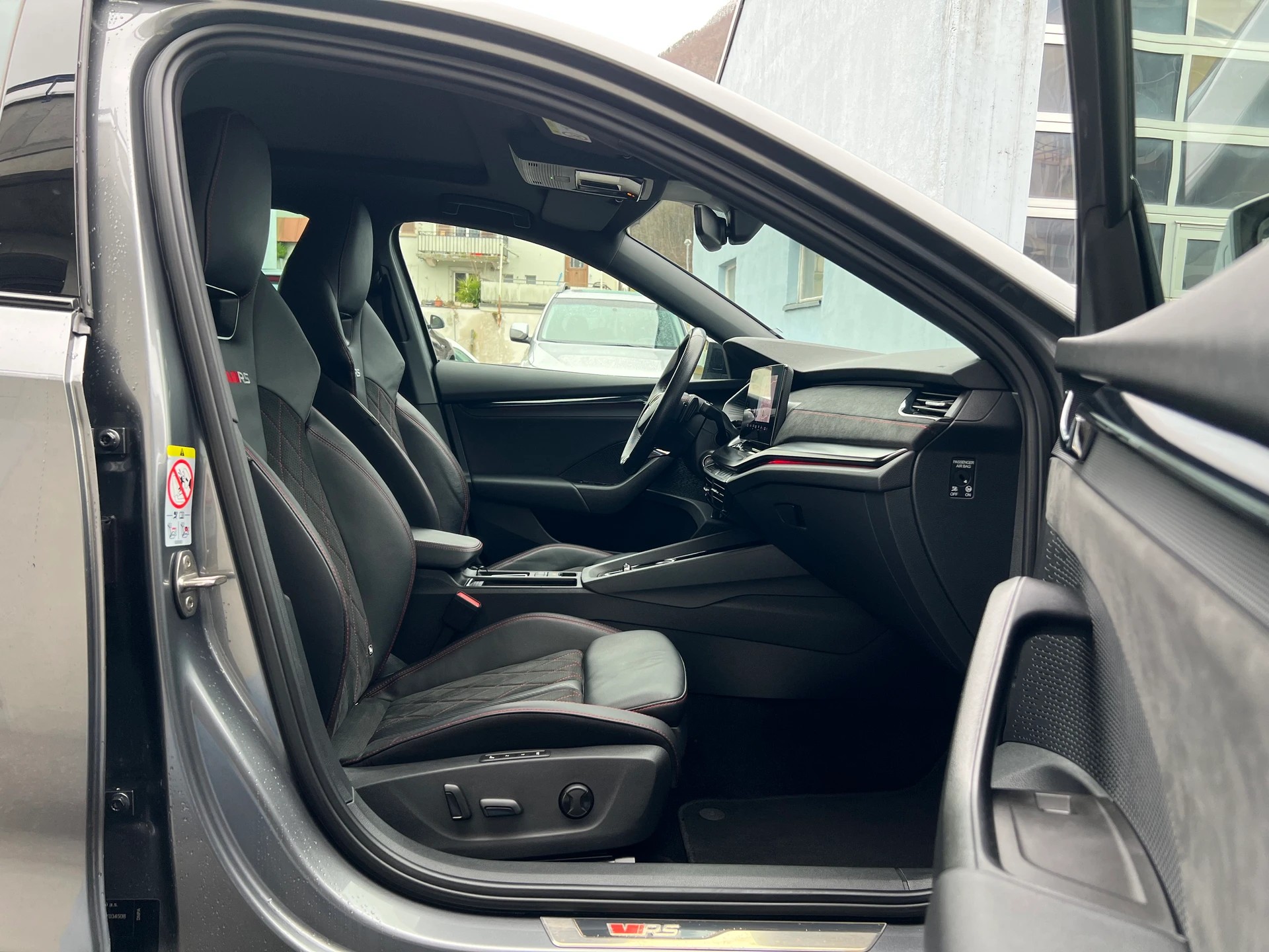 SKODA Octavia Combi 2.0 TSI DSG RS-image-13