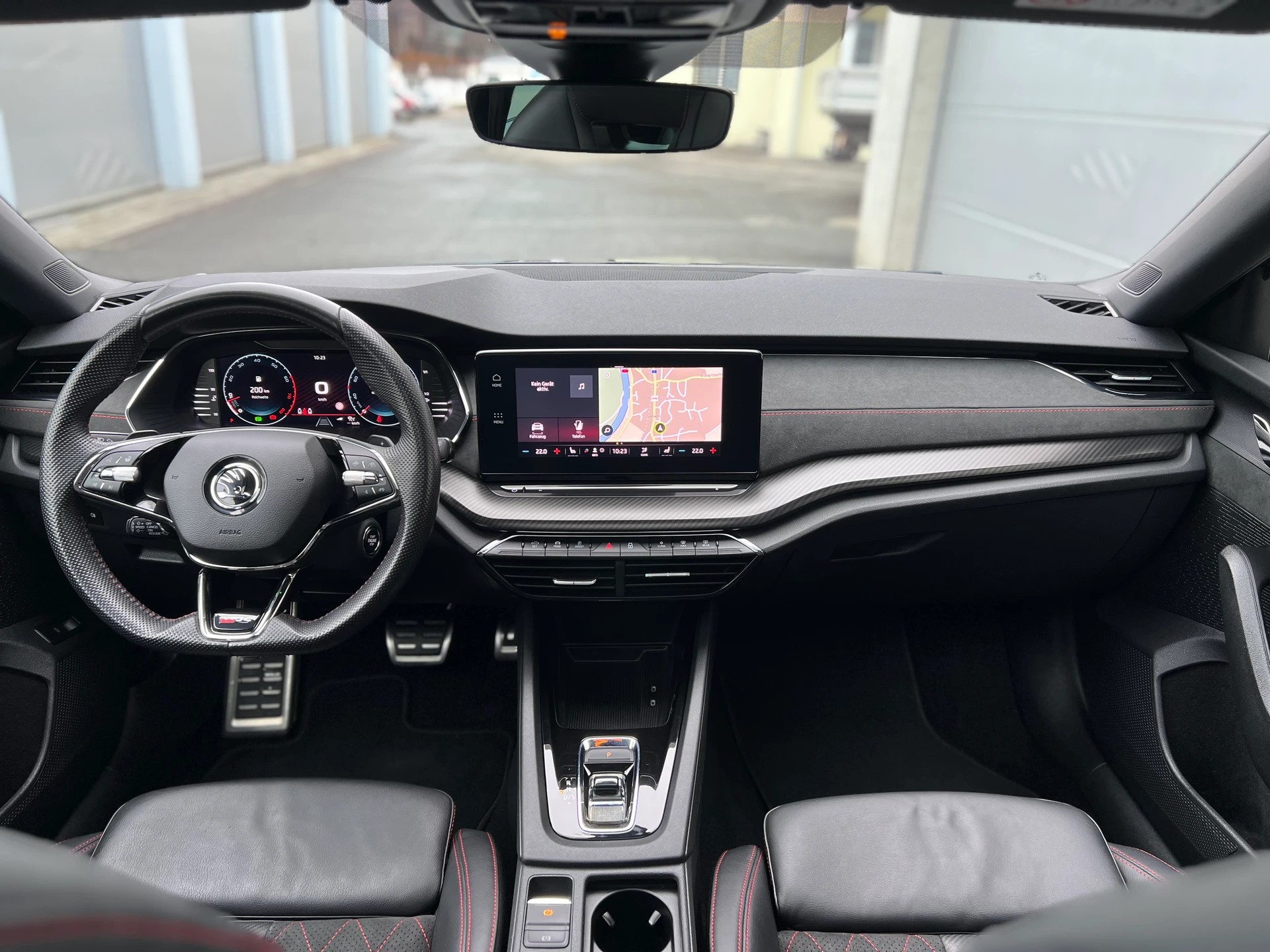 SKODA Octavia Combi 2.0 TSI DSG RS-image-24