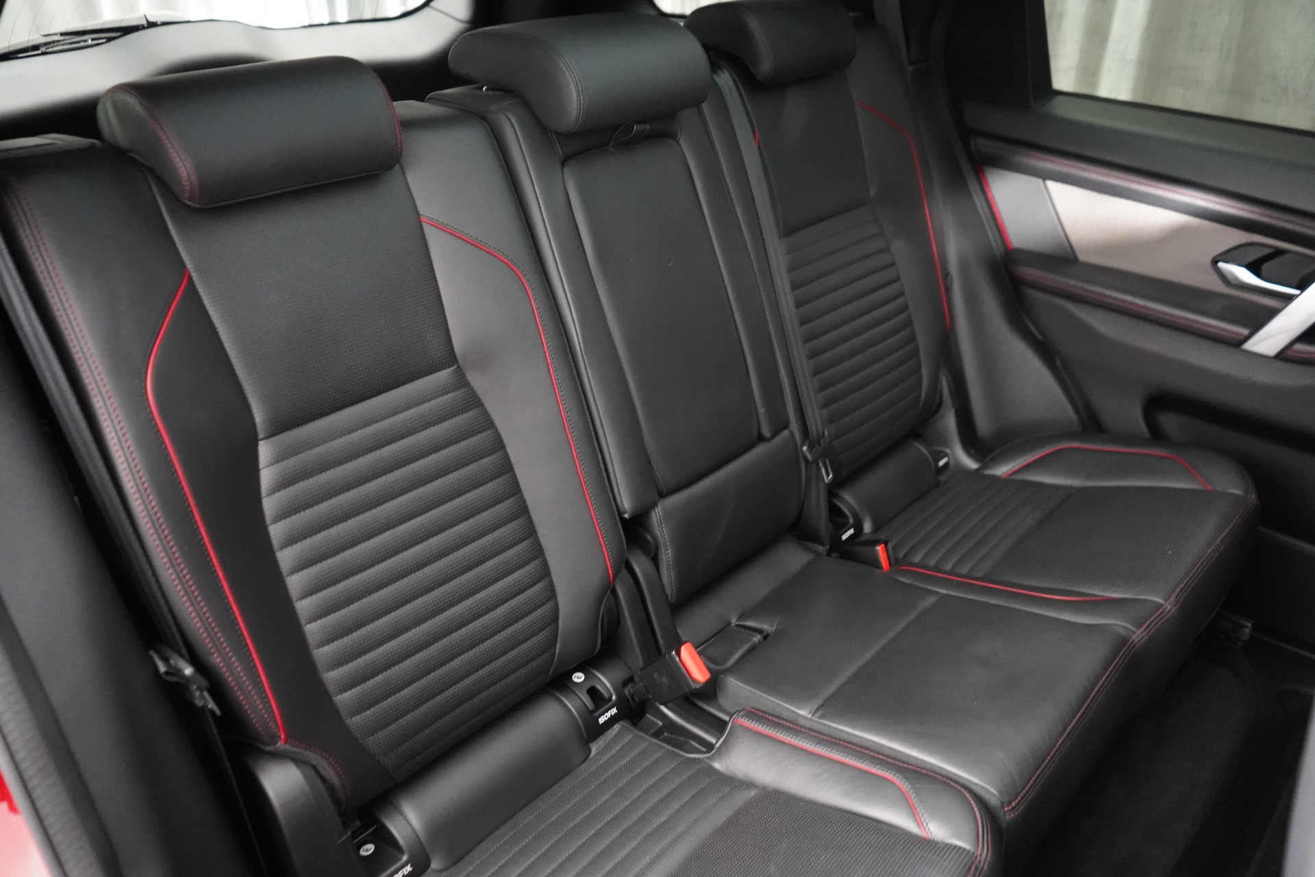 LAND ROVER Discovery Sport R Dyn P250 2.0 Si4 MHEV HSE AT9-image-7