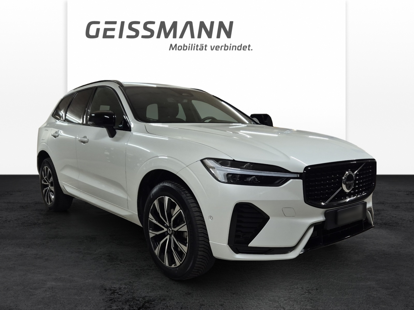 VOLVO XC60 2.0 B5 MH Plus Dark AWD-showroom-element-1