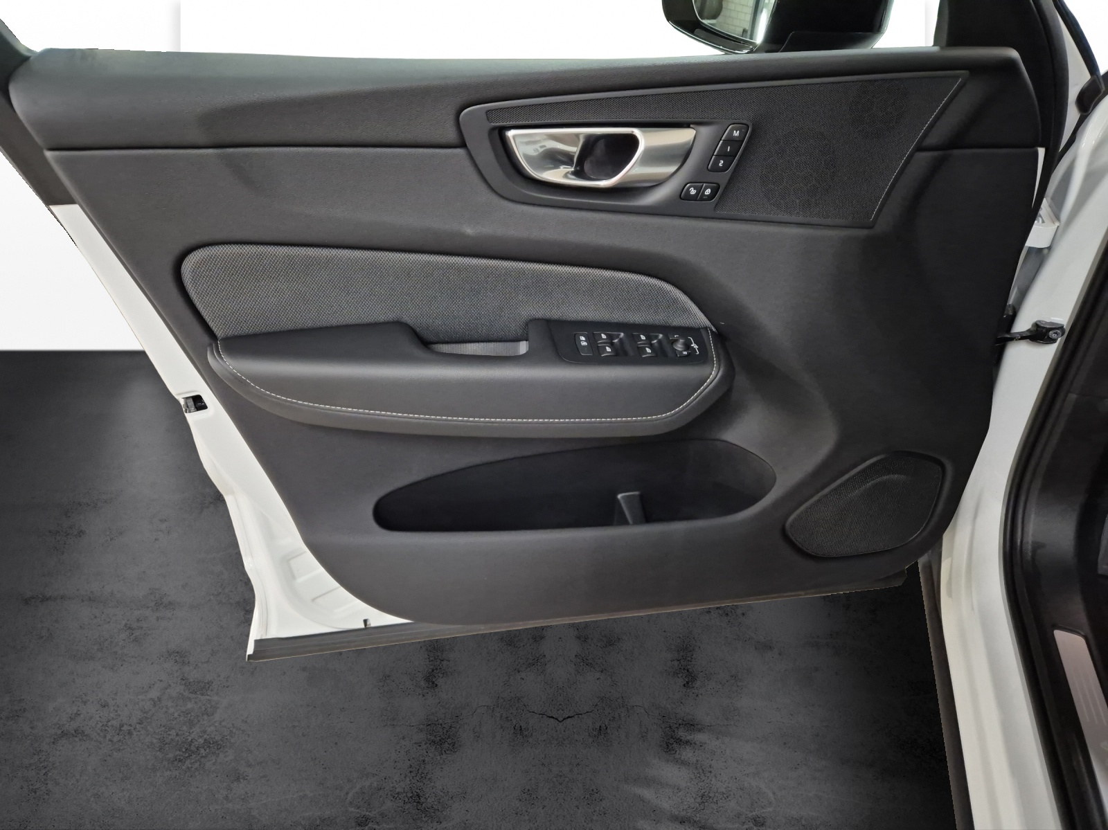 VOLVO XC60 2.0 B5 MH Plus Dark AWD-image-13