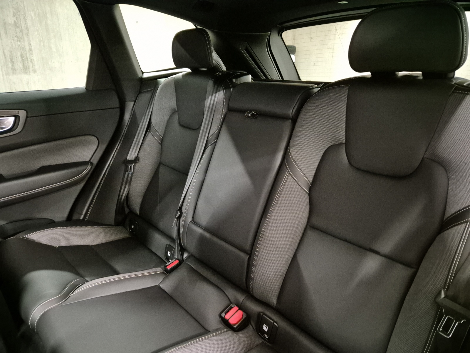 VOLVO XC60 2.0 B5 MH Plus Dark AWD-image-15