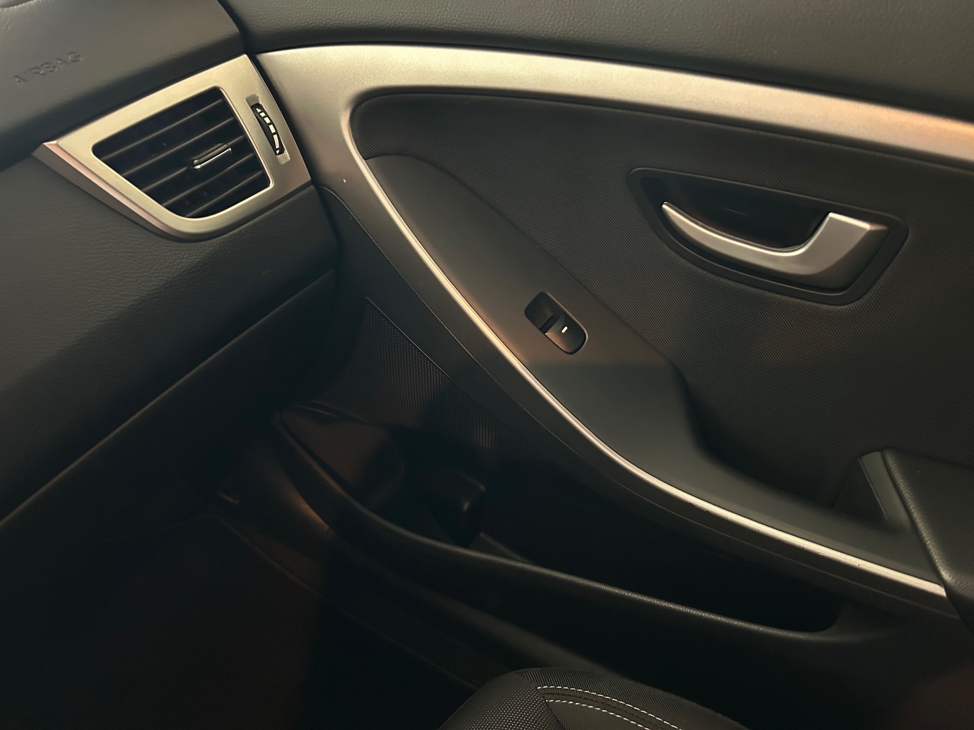 HYUNDAI i30 1.4 Comfort-image-9
