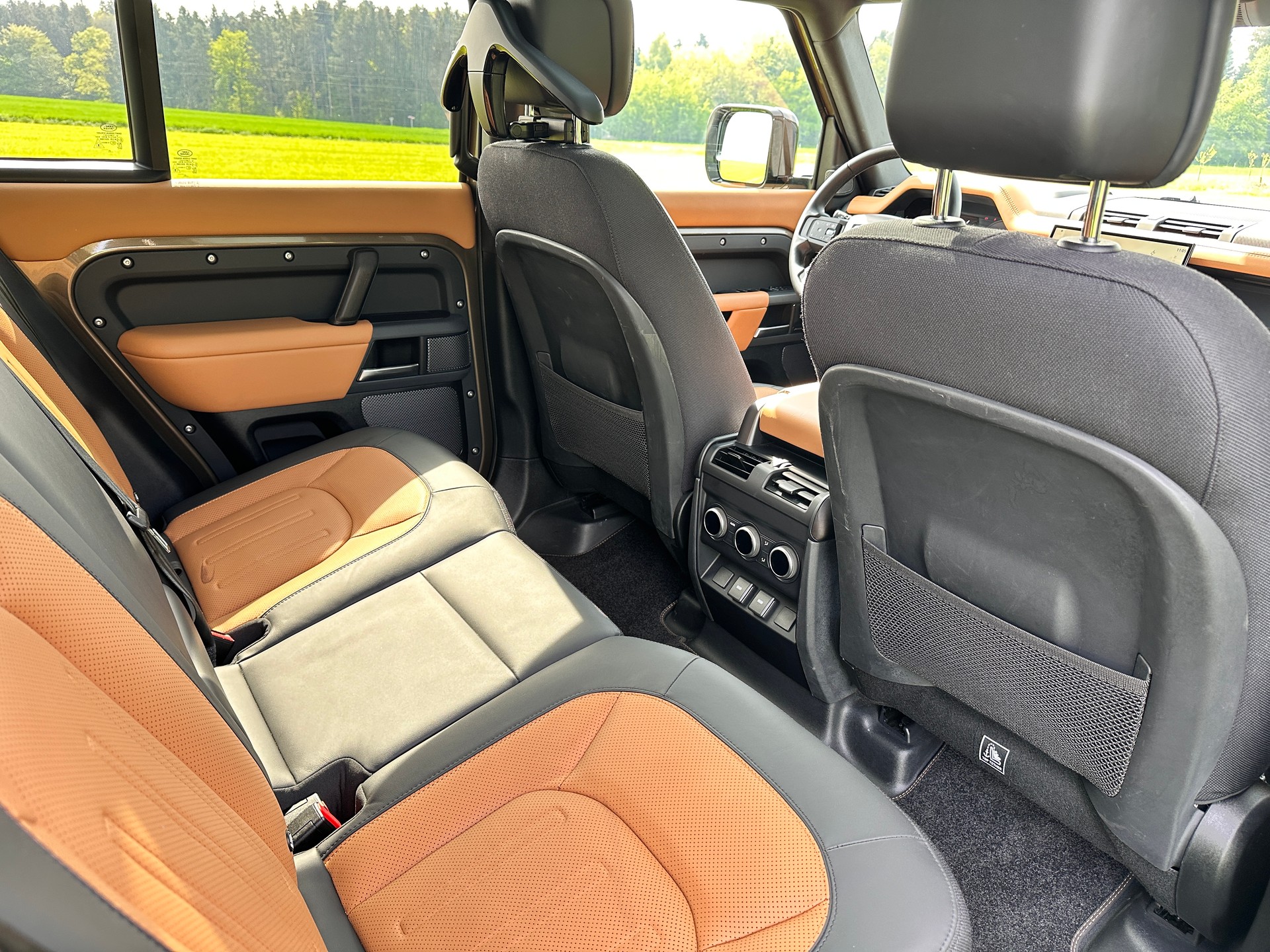 LAND ROVER Defender 110 P400e Si4 PHEV X AT8-image-12