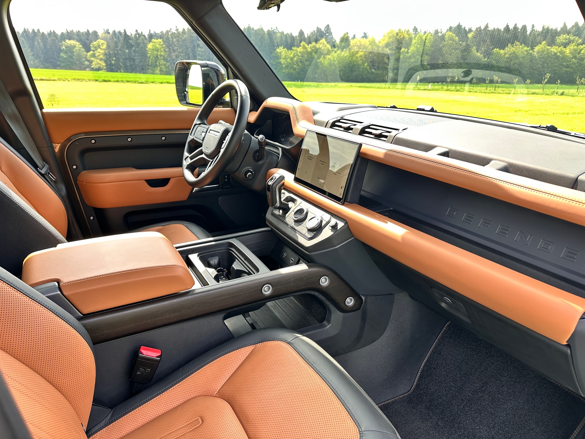LAND ROVER Defender 110 P400e Si4 PHEV X AT8-image-11