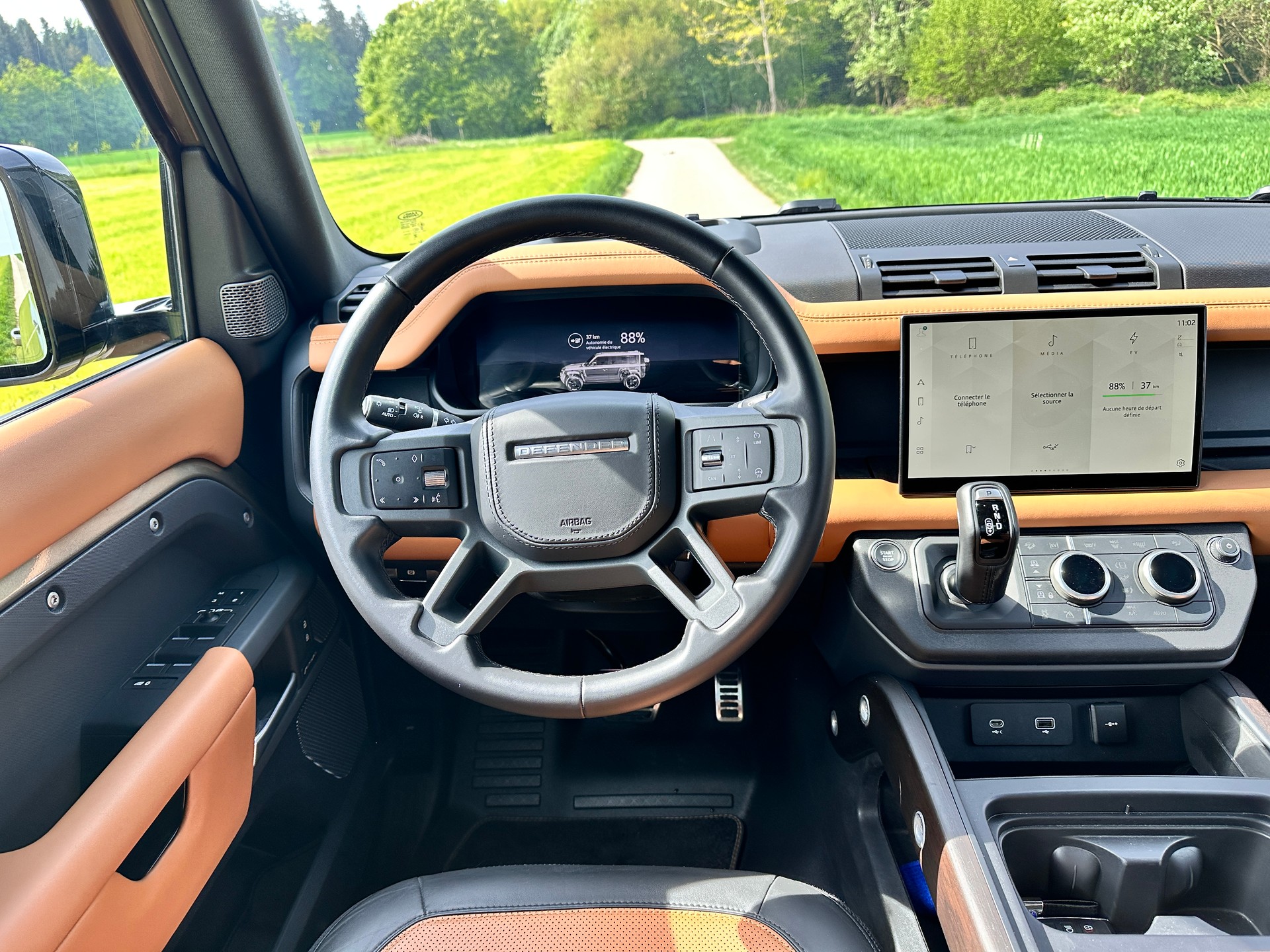 LAND ROVER Defender 110 P400e Si4 PHEV X AT8-image-10