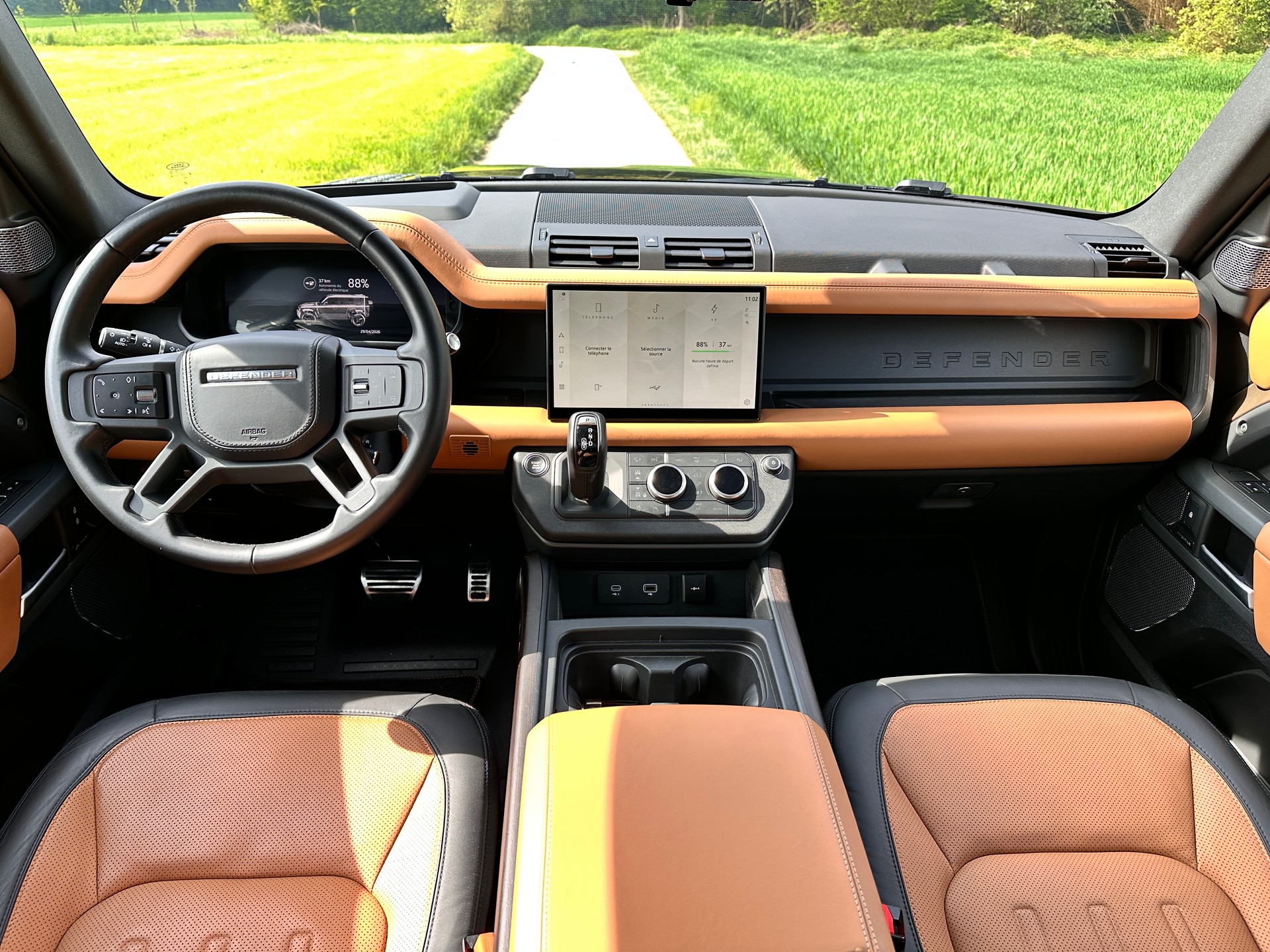 LAND ROVER Defender 110 P400e Si4 PHEV X AT8-image-9