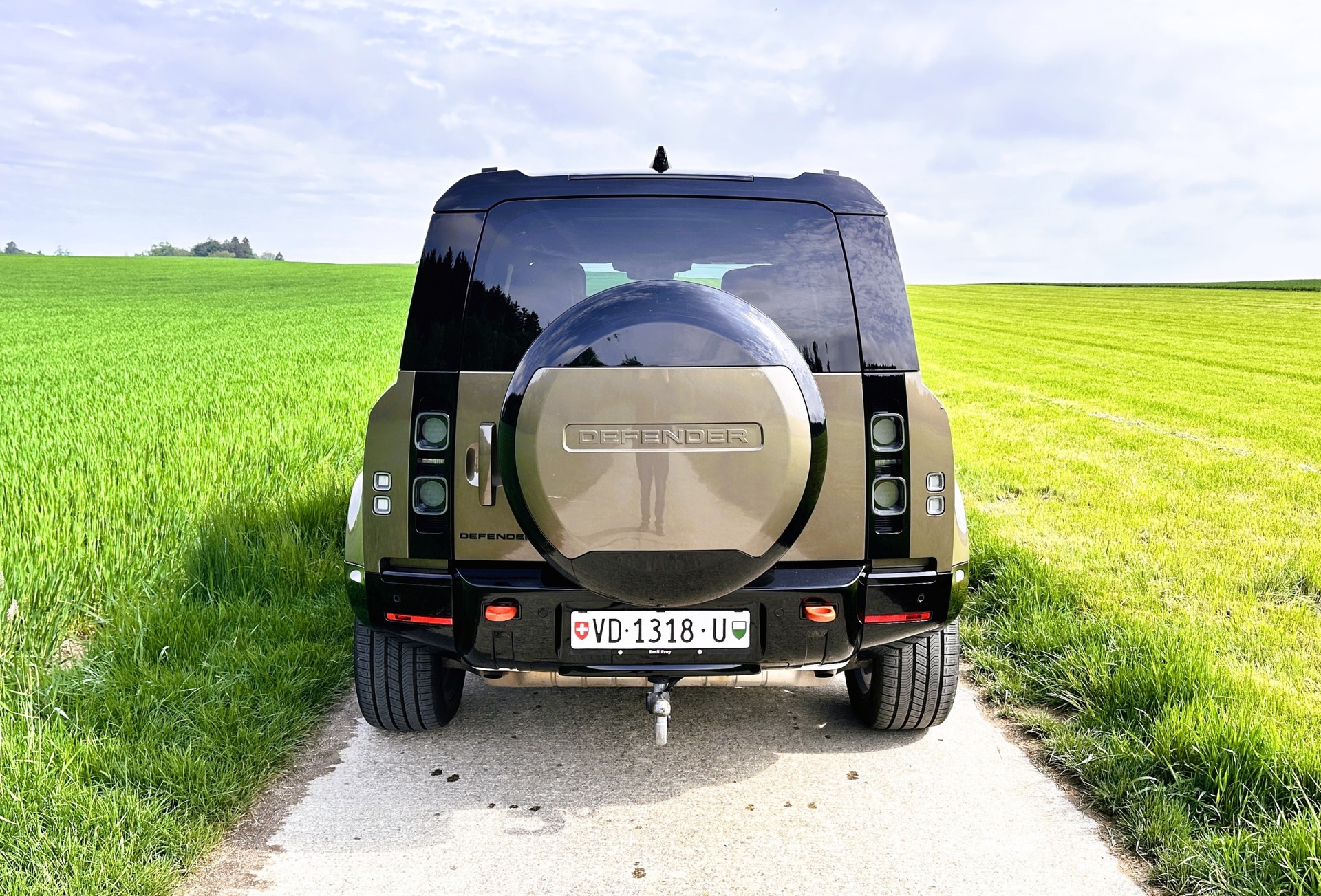 LAND ROVER Defender 110 P400e Si4 PHEV X AT8-image-7