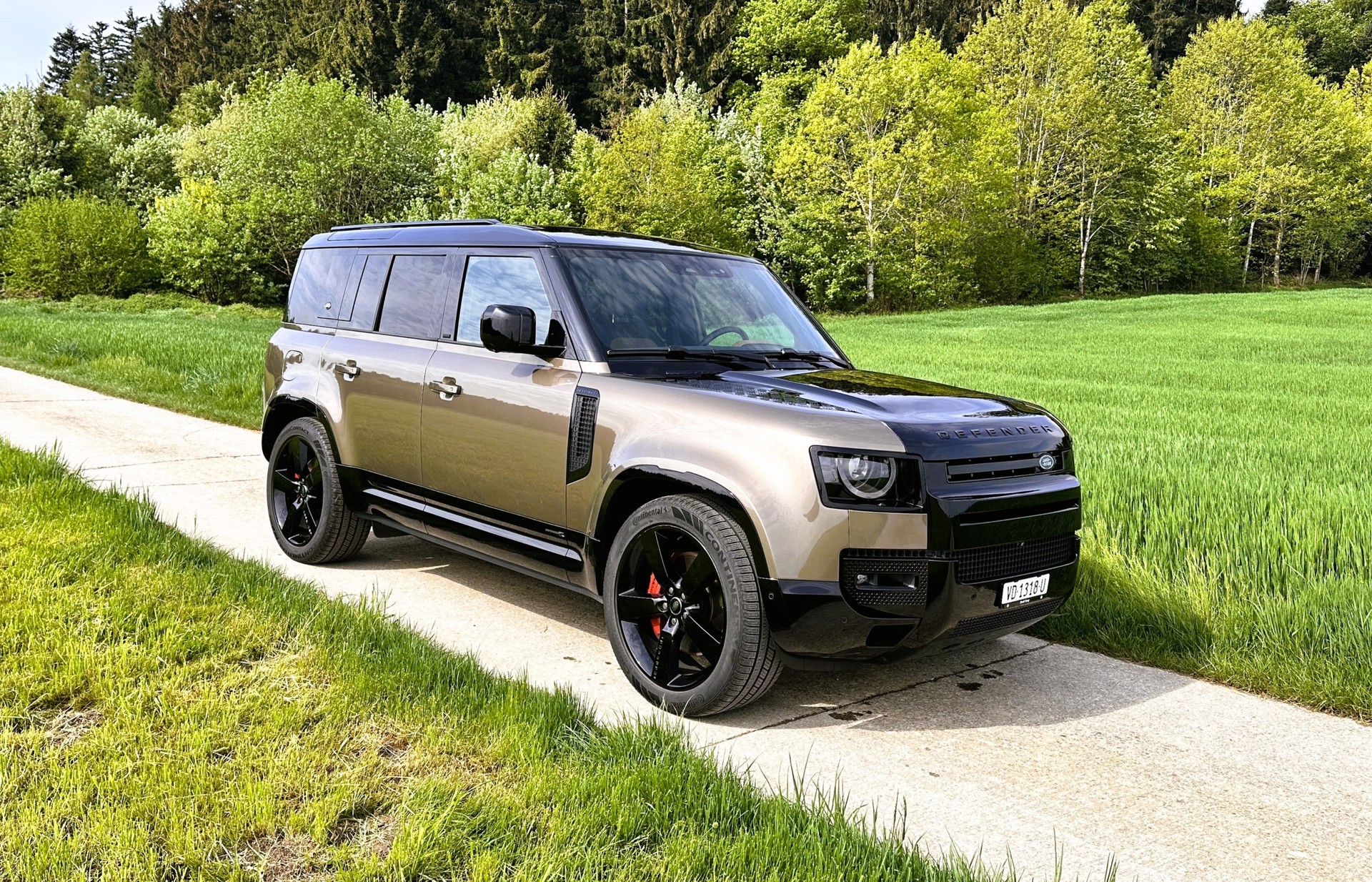 LAND ROVER Defender 110 P400e Si4 PHEV X AT8-image-2