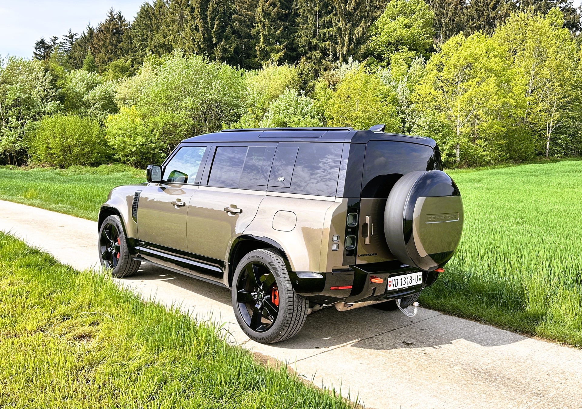 LAND ROVER Defender 110 P400e Si4 PHEV X AT8-image-5